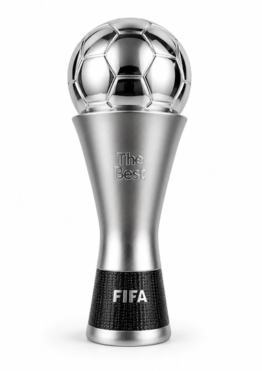 Серебряный футбольный кубок в стиле FIFA – награда чемпионам