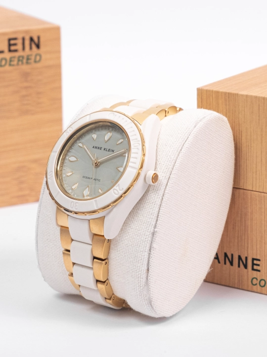 Ayollar qo'l soati Anne Klein AK3910, quyosh batareyasida ishlaydigan - 
