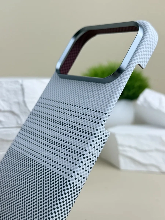 IPhone modellari uchun premium karbon g‘ilof, 13, 14, 15, 16, 17 Pro, Pro Max