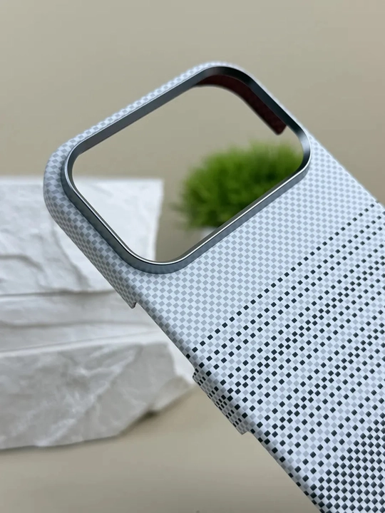 IPhone modellari uchun premium karbon g‘ilof, 13, 14, 15, 16, 17 Pro, Pro Max