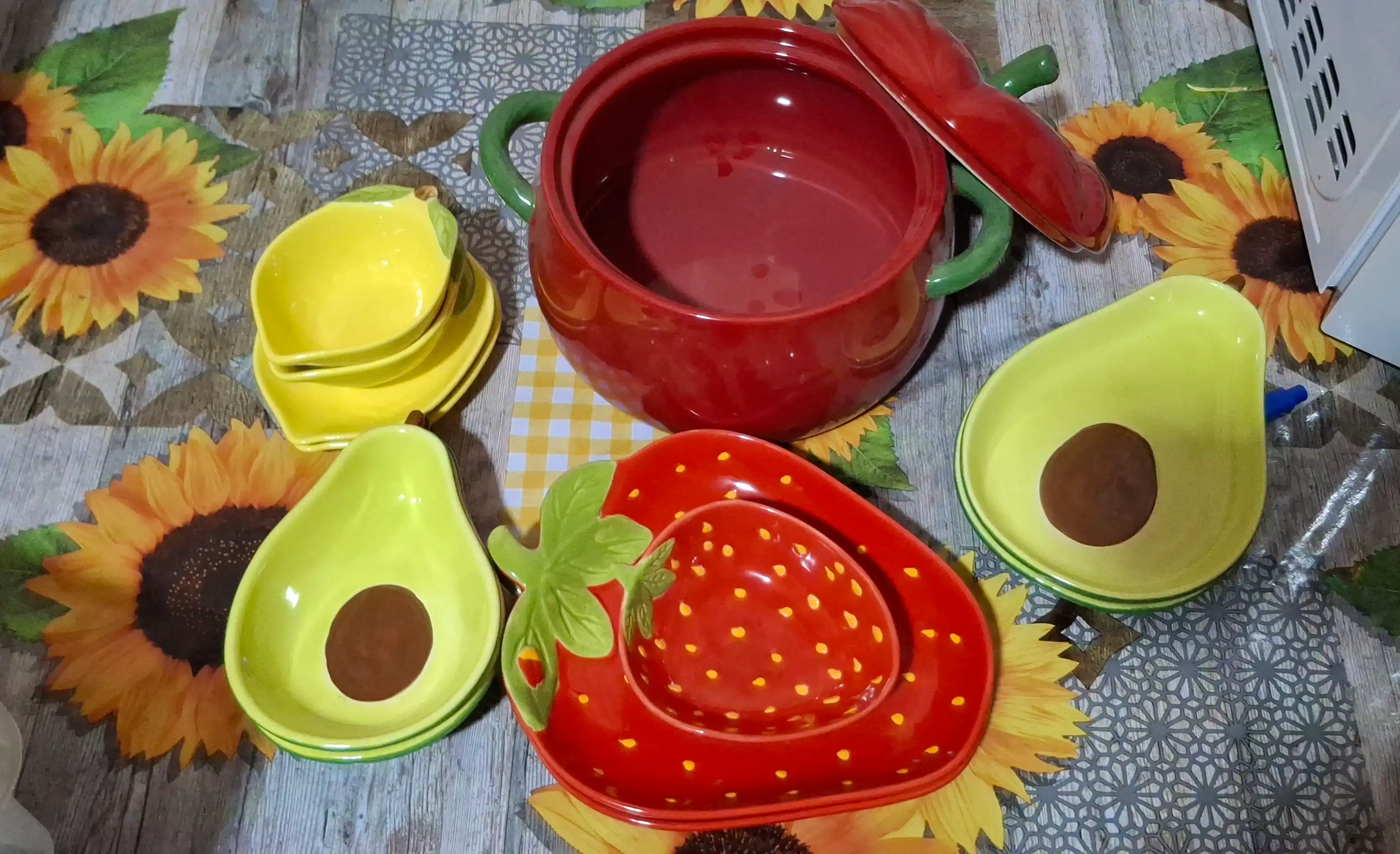 Керамическая кастрюля, горшок жаропрочный, для запекания с крышкой "Помидор", подарочный