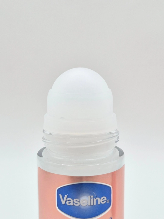 Rolikli dezodorant Vaseline GlutaGlow Ampoule Bright & Smooth, silliqlovchi effekt, 45 ml