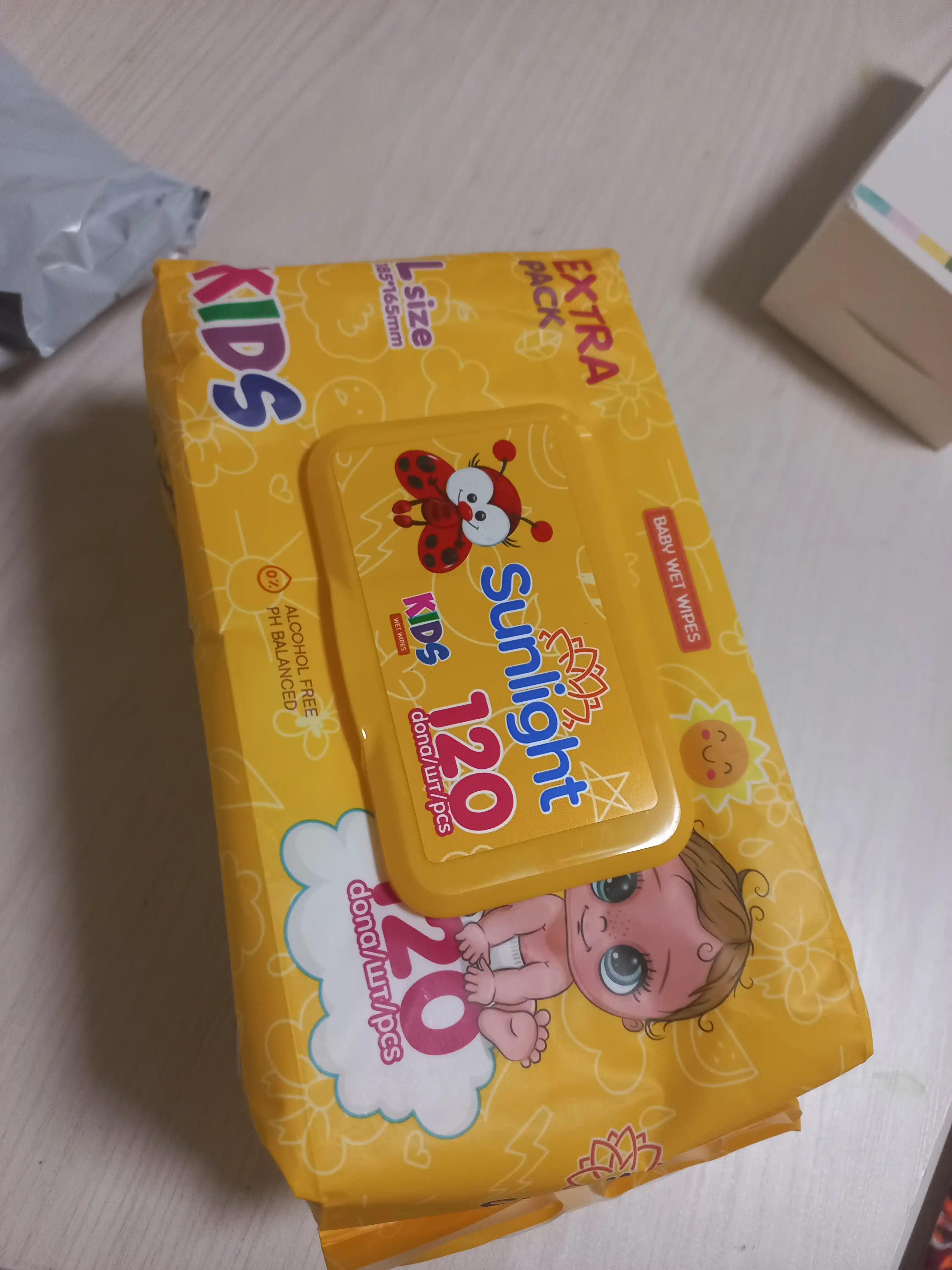Nam salfetkalar "Kids ladybug" Quyosh nuri, 120 dona
