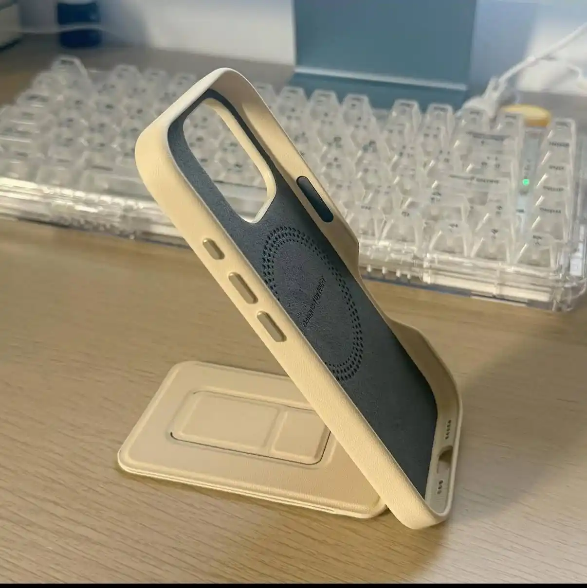 MOFT Snap Case, iPhone 16 Pro Max uchun kuchaytirilgan magnitli g'ilof, MOVAS