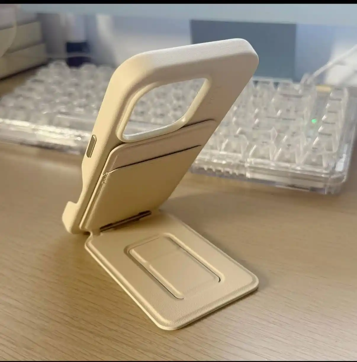 MOFT Snap Case, iPhone 16 Pro Max uchun kuchaytirilgan magnitli g'ilof, MOVAS