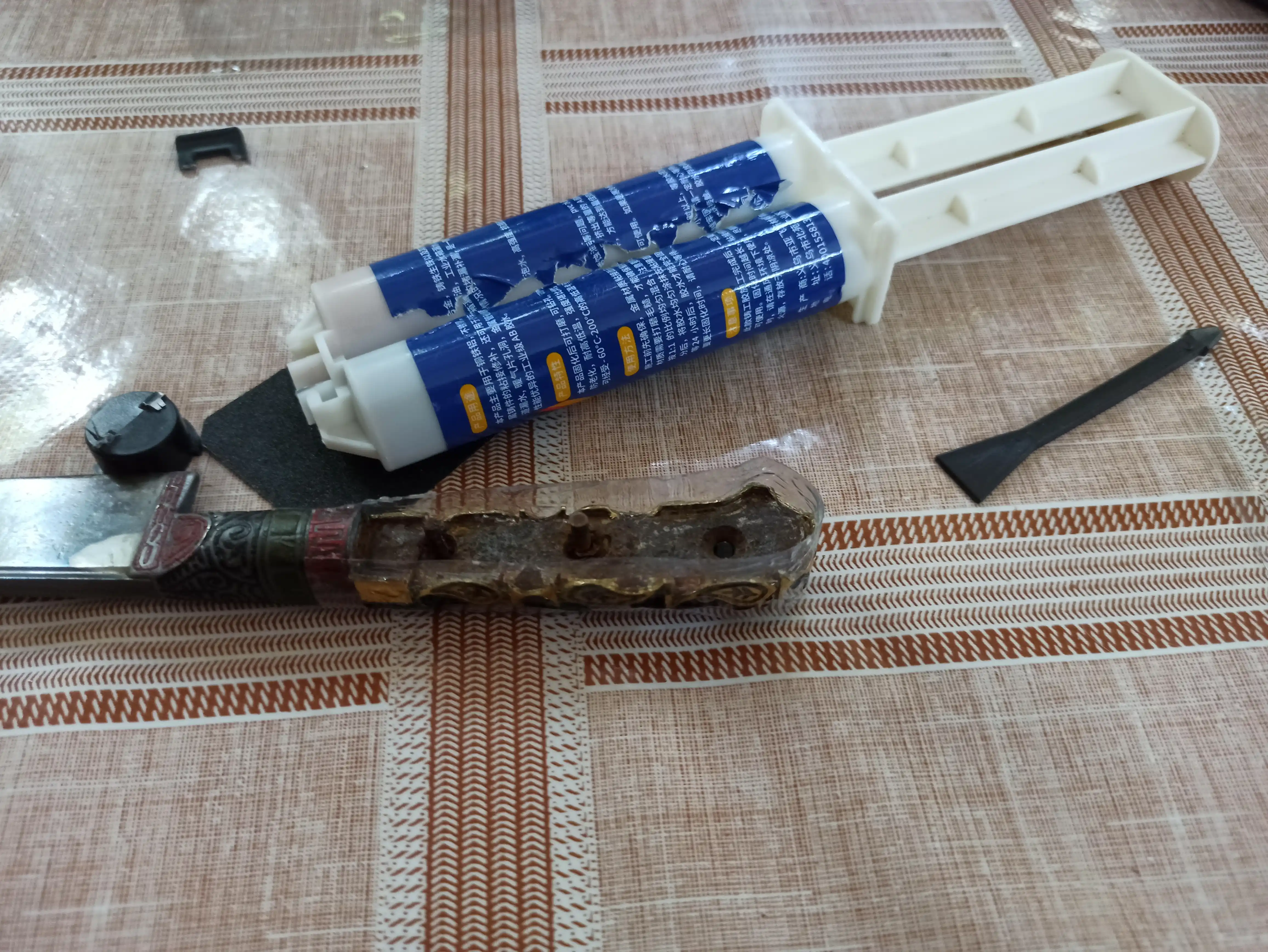 Клей эпоксидный, двухкомпонентный