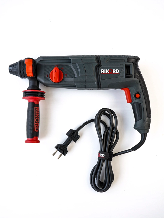 Professional perforator RIKORD keys bilan, zarbali drel, uskunalar to'plami