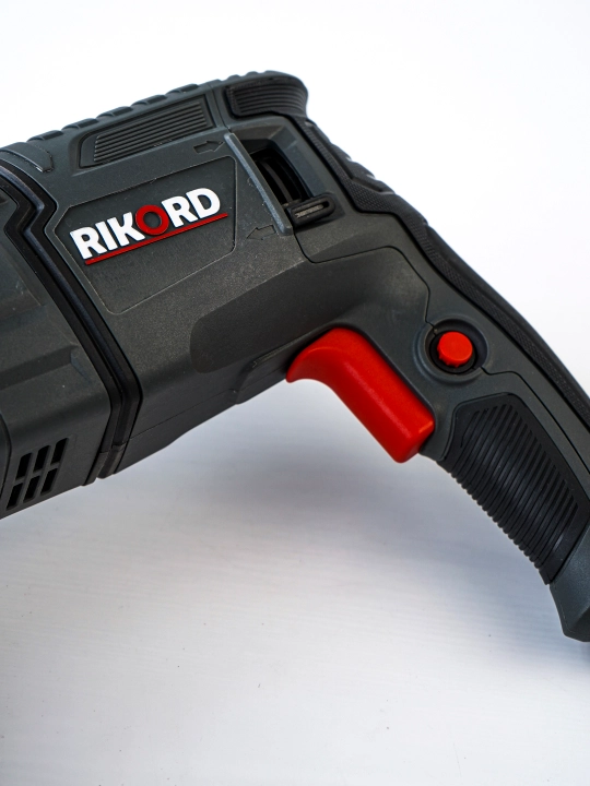 Professional perforator RIKORD keys bilan, zarbali drel, uskunalar to'plami