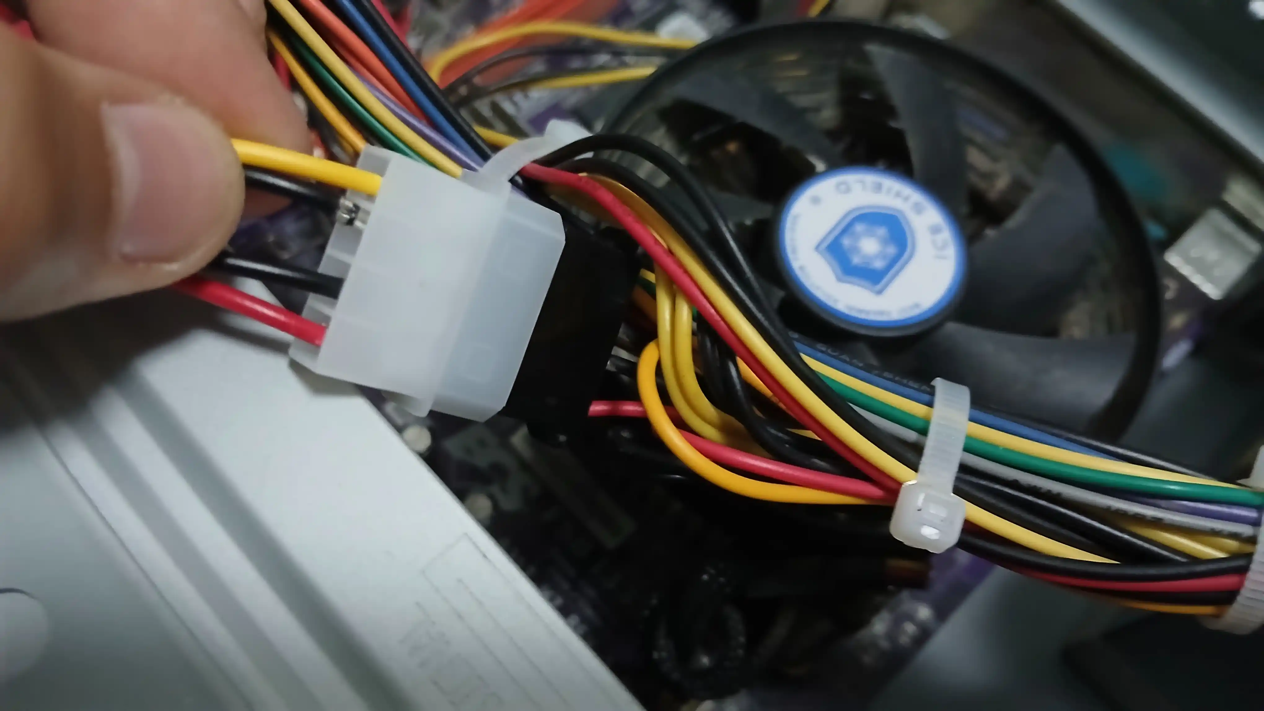 Кабель переходник питания Molex 4-Pin - SATA 15-Pin