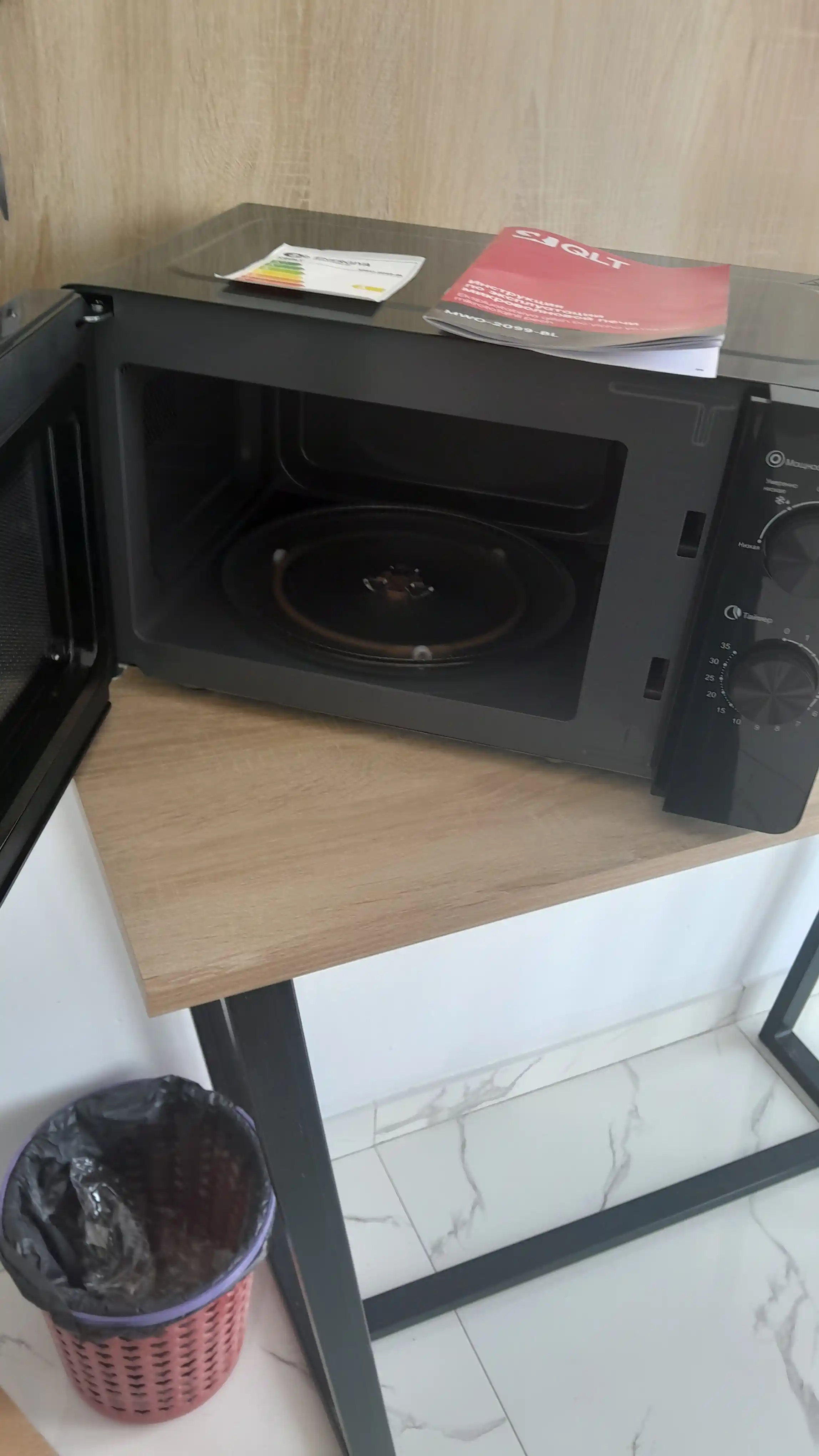 Mikroto'lqinli pech QLT MWS-2099-BL
