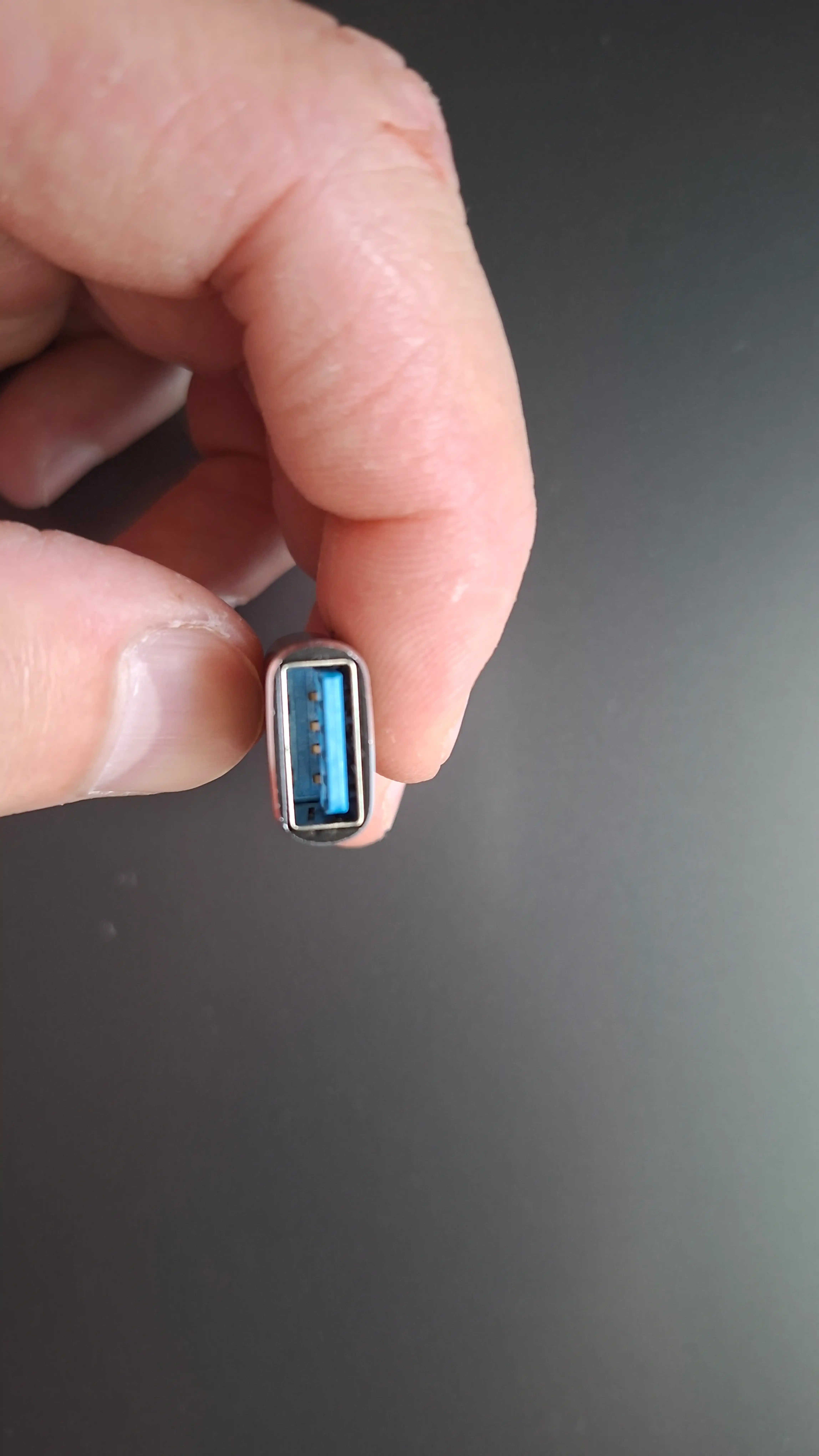 USB-C HUB, USB 3.0, USB-C, HDMI, SD va MicroSD portlari bilan ko‘p funksiyali adapter