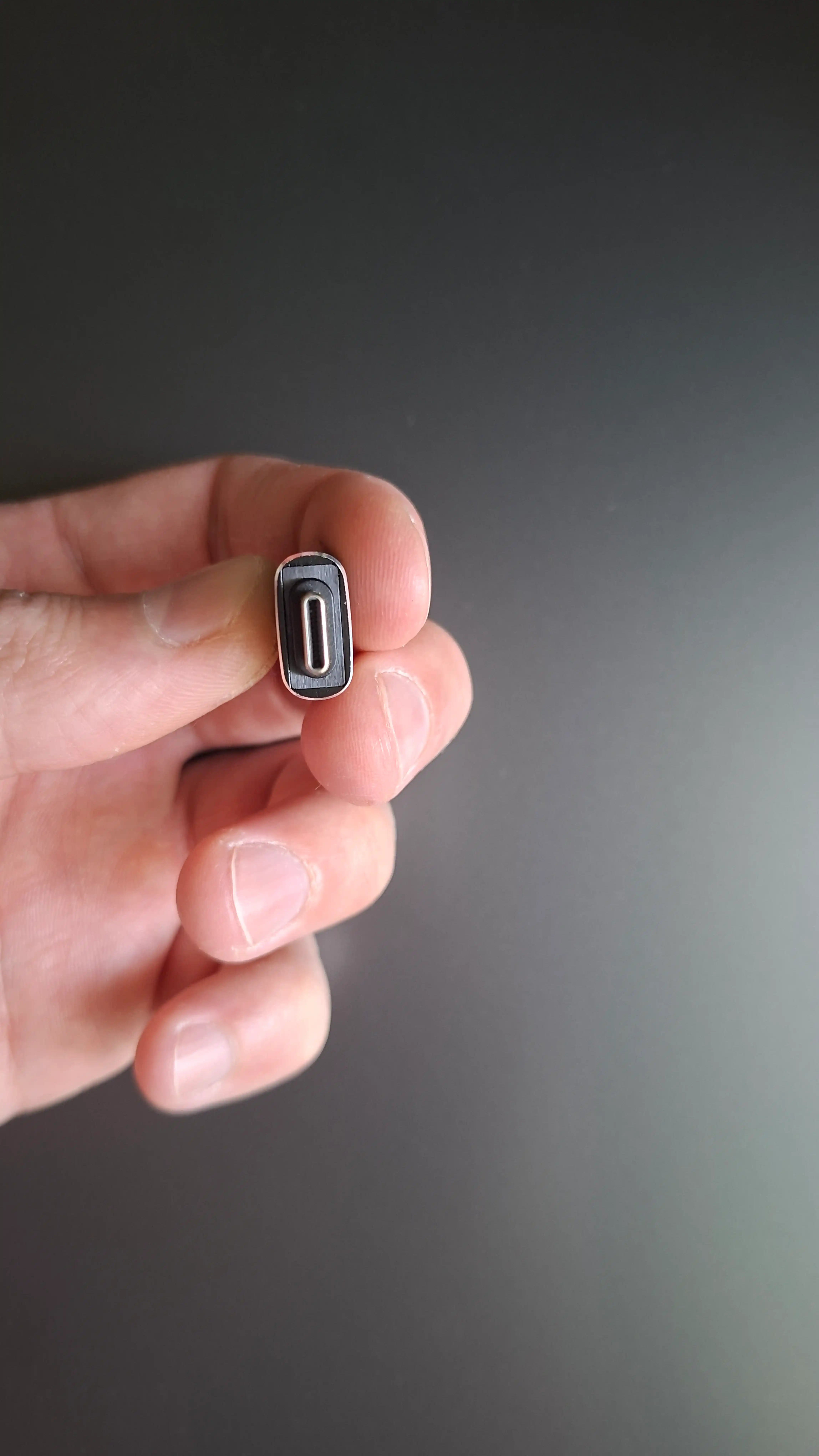 USB-C HUB, USB 3.0, USB-C, HDMI, SD va MicroSD portlari bilan ko‘p funksiyali adapter