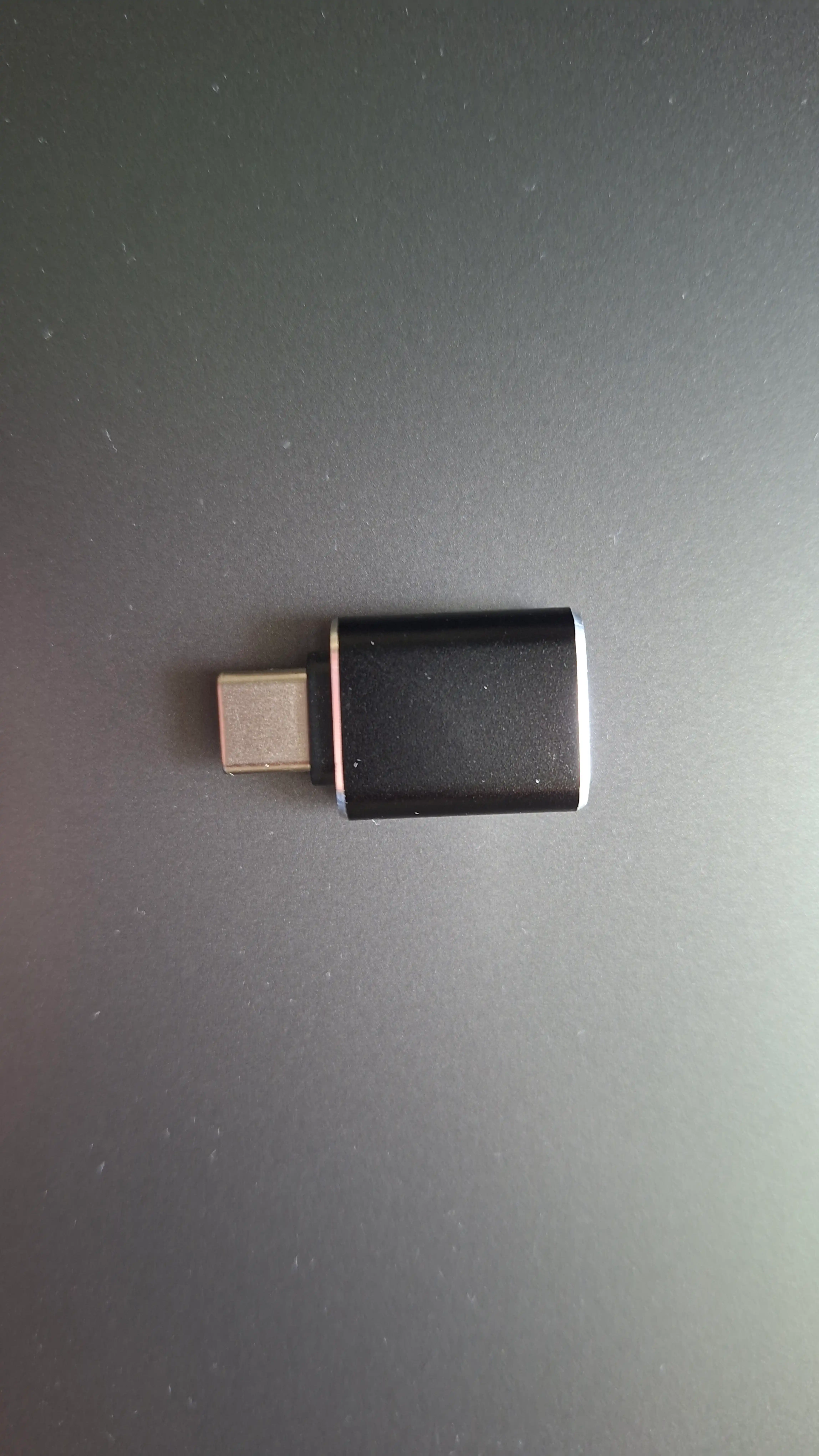 USB-C HUB, USB 3.0, USB-C, HDMI, SD va MicroSD portlari bilan ko‘p funksiyali adapter