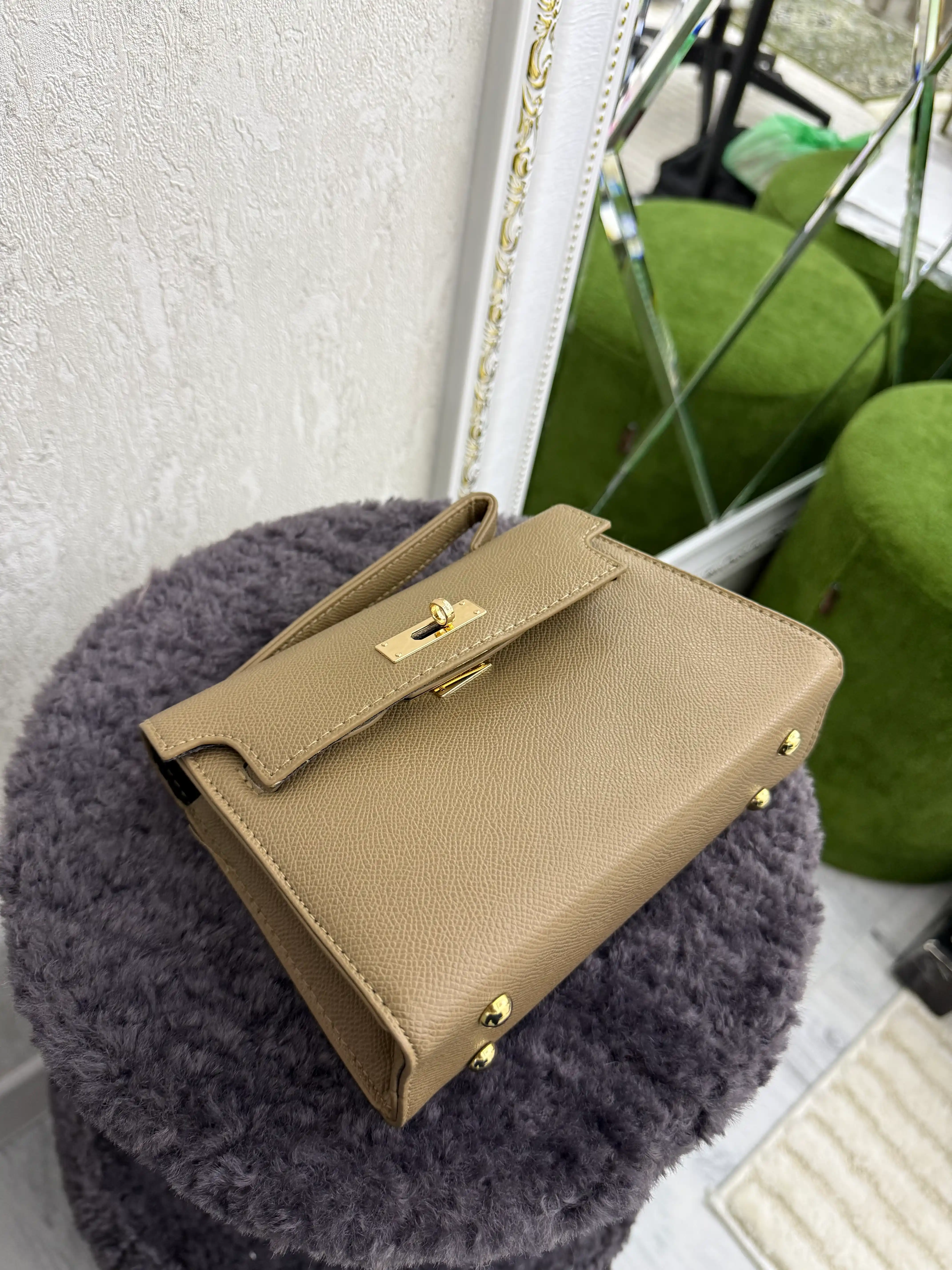 Ayollar mini krossbody sumkasi, PU material, qulfli yopilish
