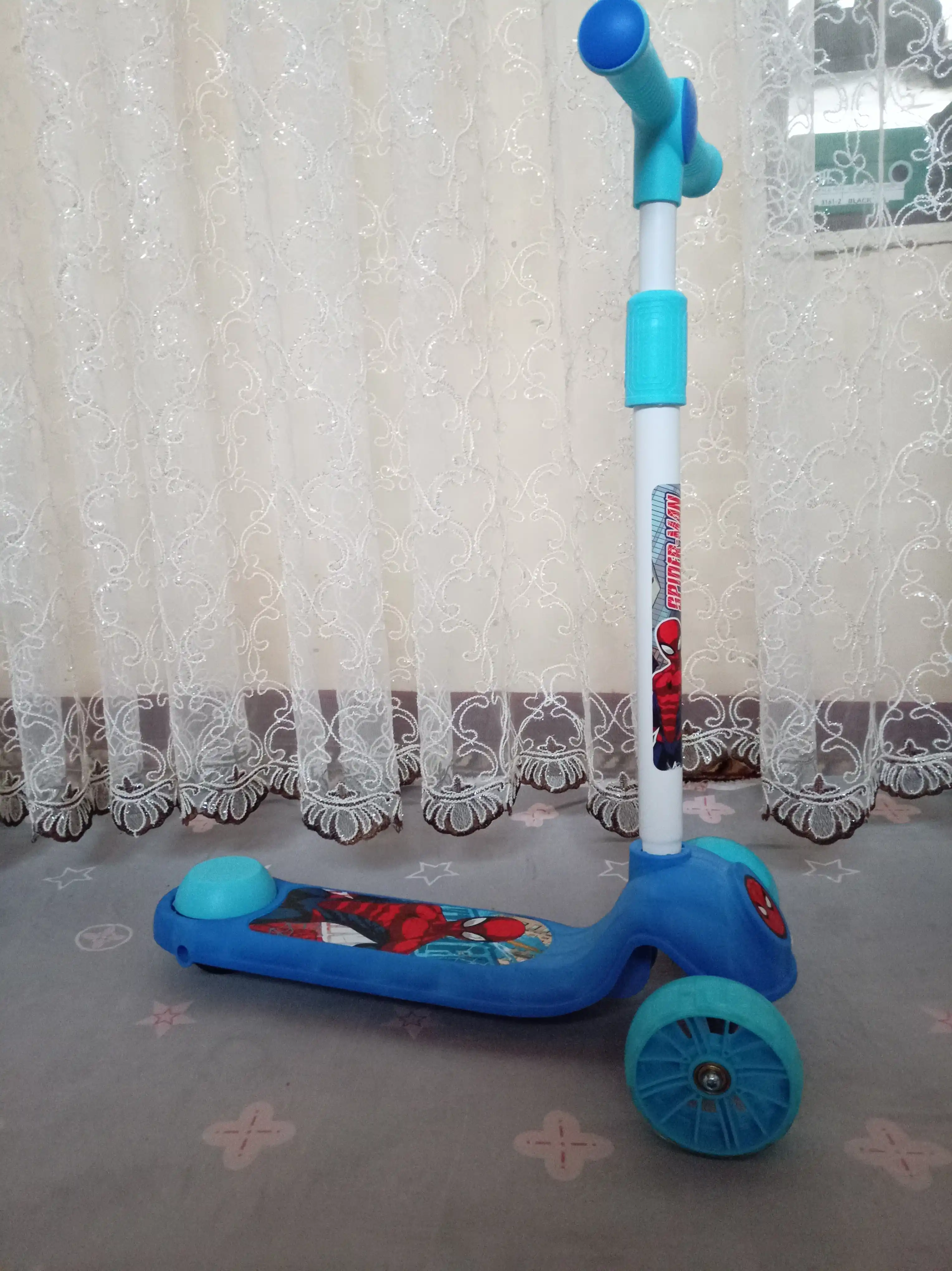 Bolalar uchun musiqali samokat