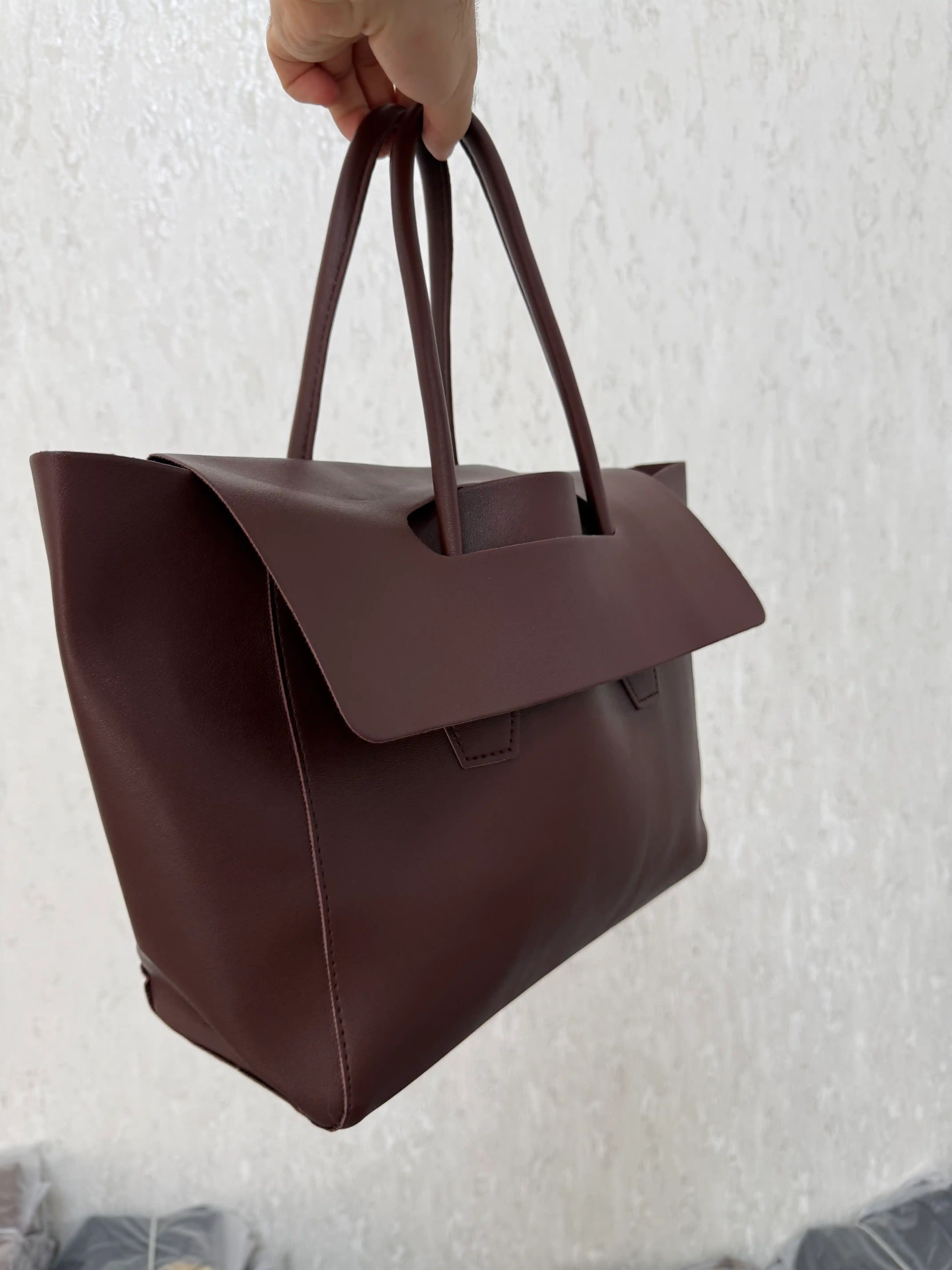 Ayollar uchun katta tote sumka, PU material, klapanli va tutqichli