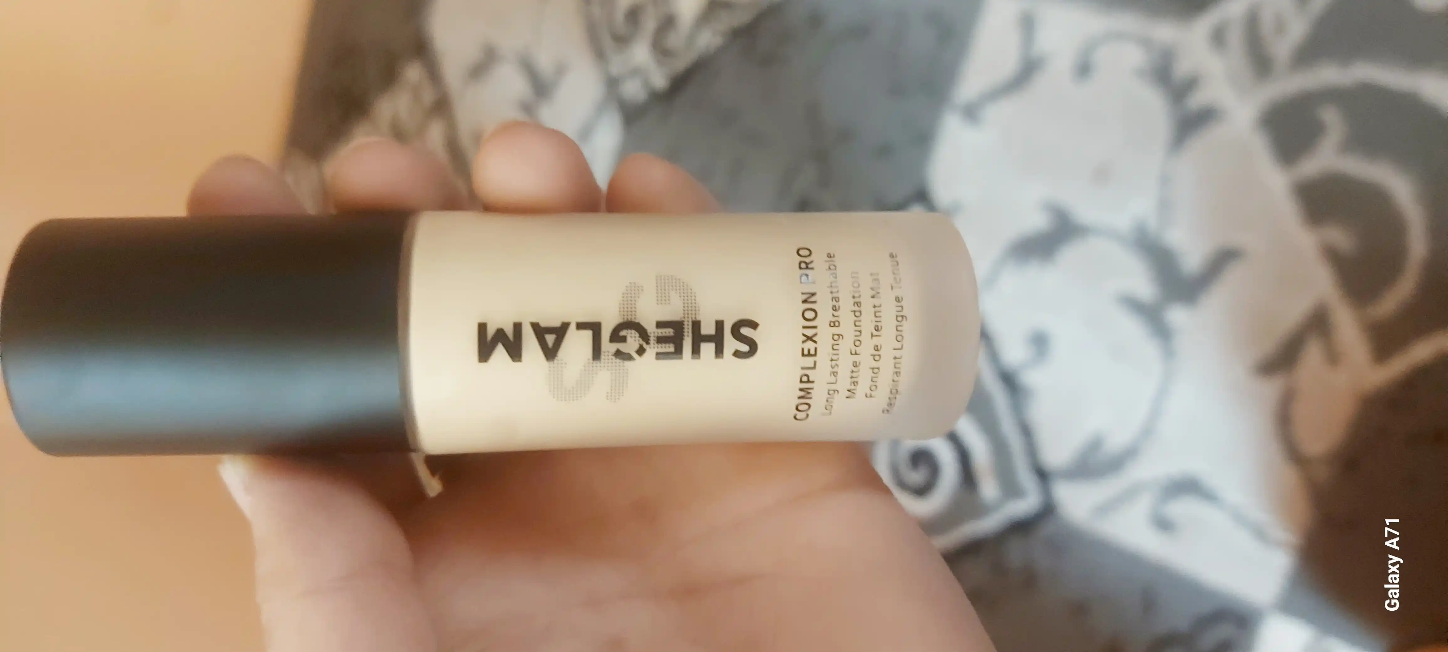 Tonal kremi SHEGLAM, asos, baza, tabiiy mot ohang, yuz terisi uchun, namlaydi, 30 ml