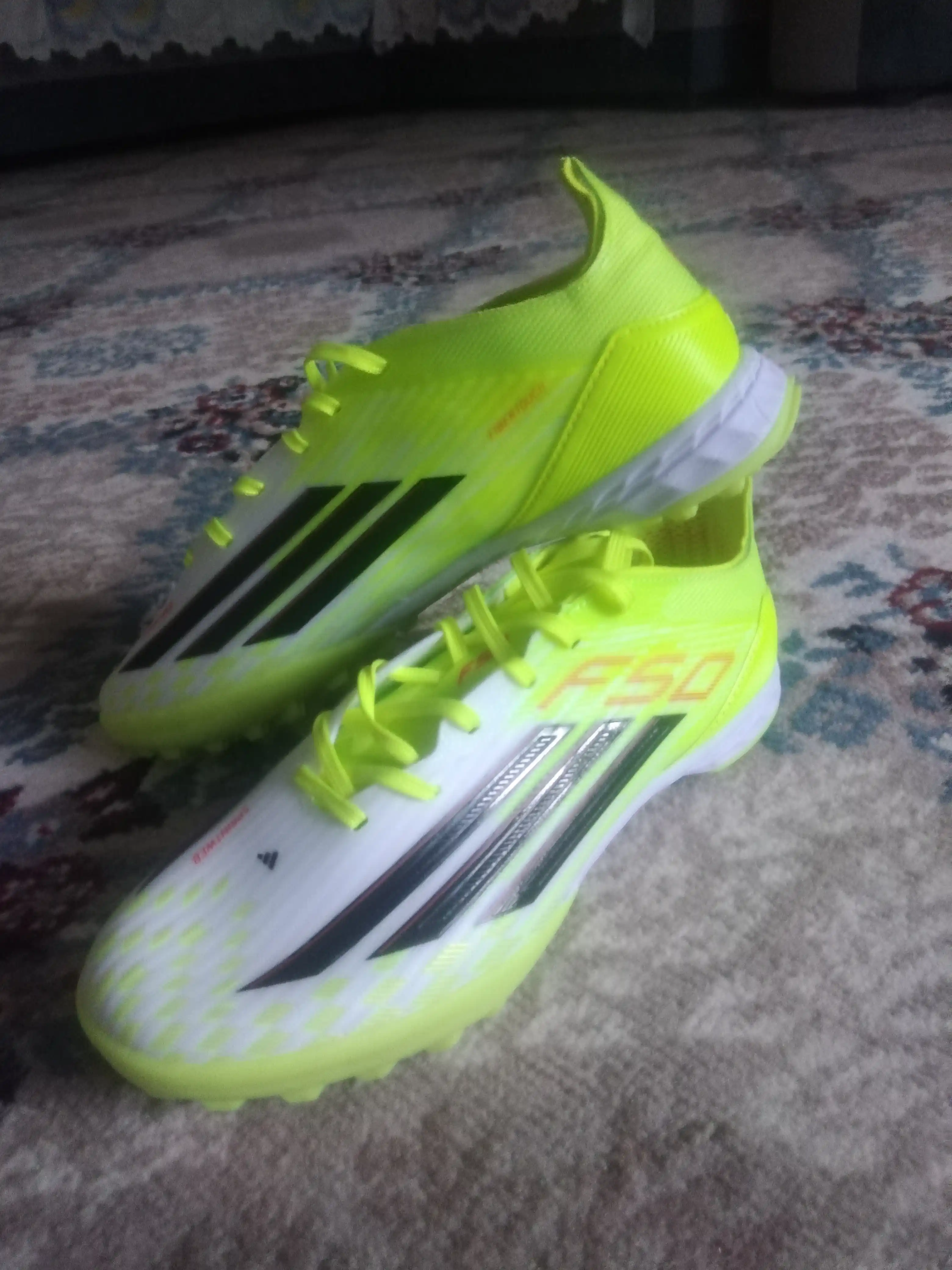 Футбольные бутсы Adidas F50 TF, легкая и удобная модель