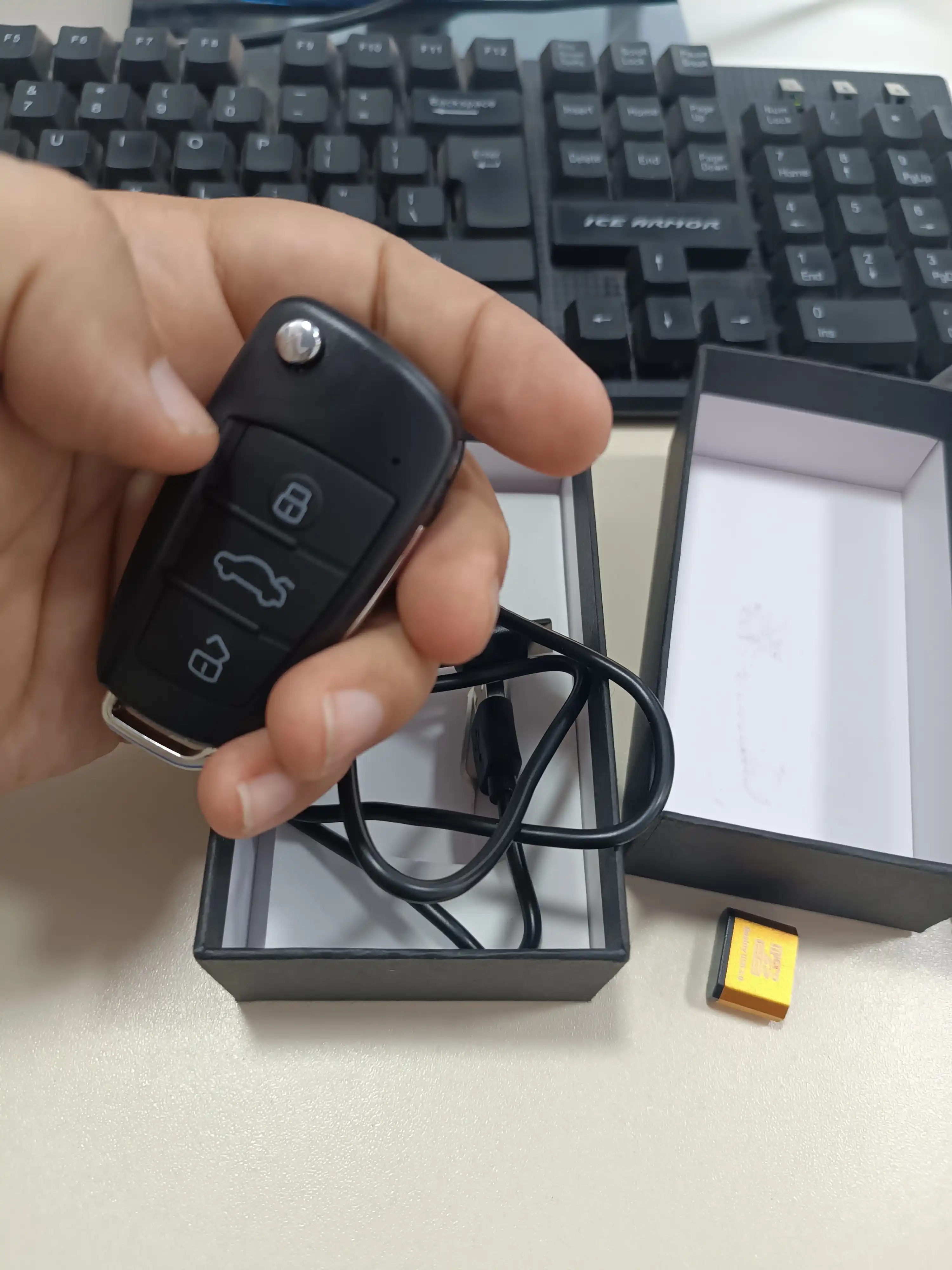 Mini kamera - mashina pulti ko'rinishida, Full HD 1080, tunggi kuzatuv funksiyasi