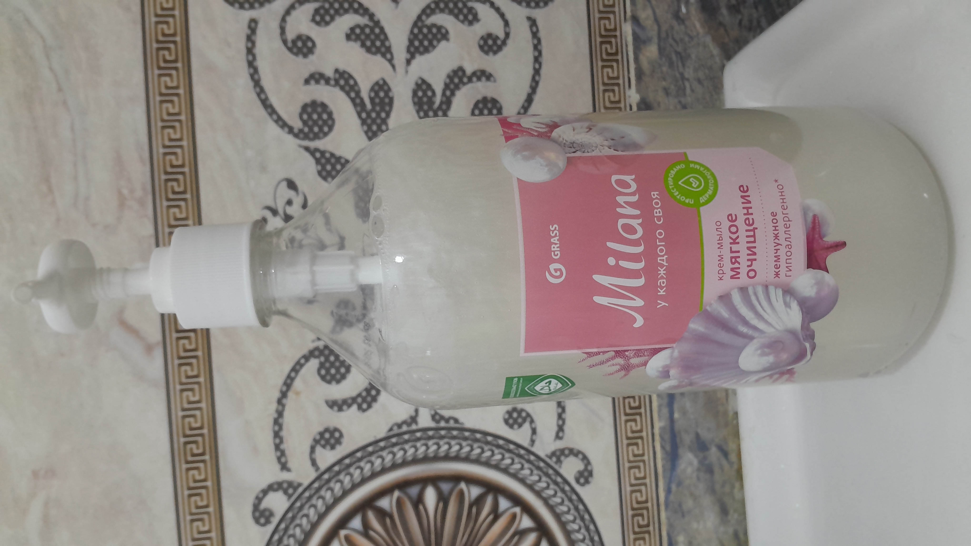 "Milana marvaridli" namlantiruvchi krem-sovuni, flakon 1000 ml
