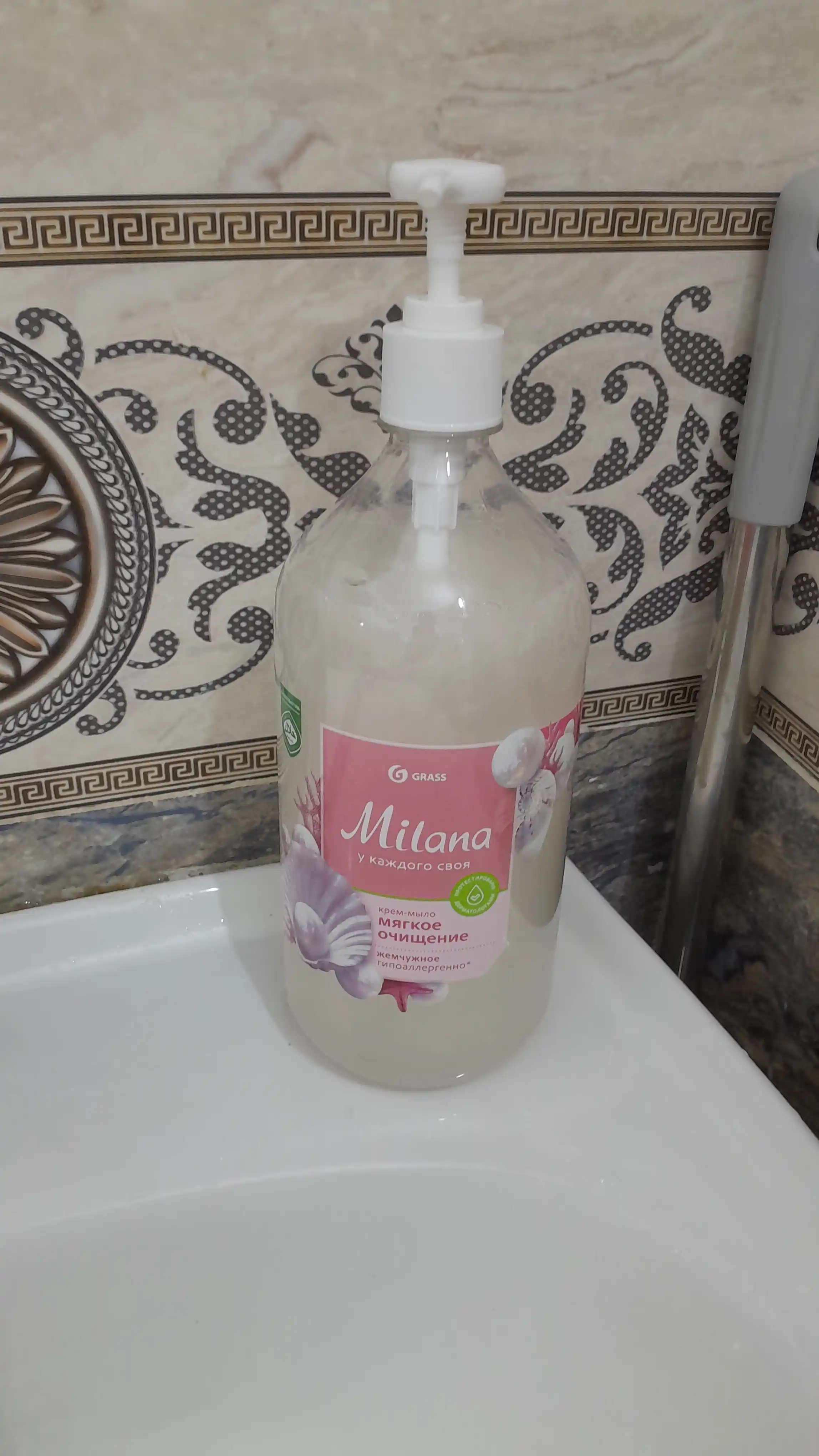 "Milana marvaridli" namlantiruvchi krem-sovuni, flakon 1000 ml
