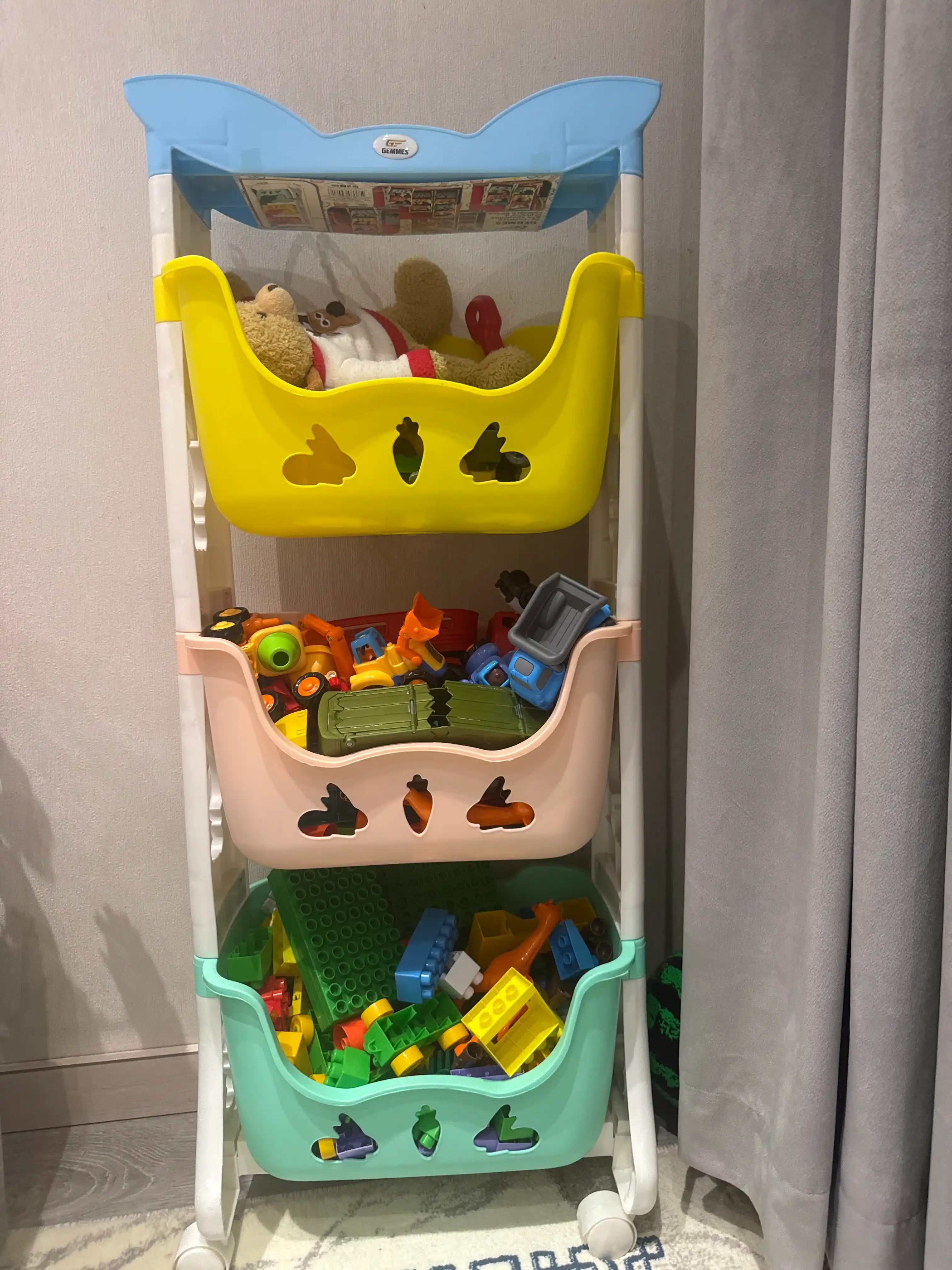 Plastik pol tokcha, g'ildiraklarda oshxona, hammom uchun