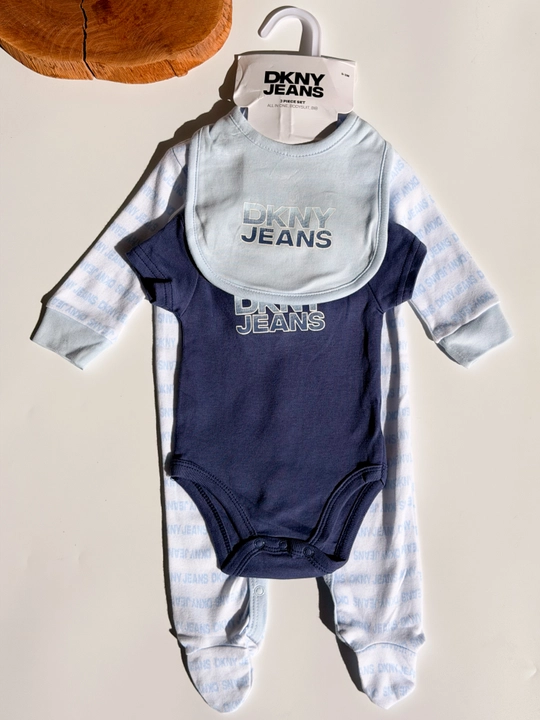 DKNY Jeans chaqaloqlar uchun 3 qismli komplekt, bodi, polzunki va bibikli newborn baby set