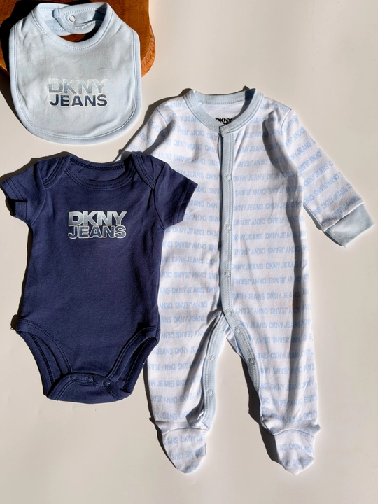 DKNY Jeans chaqaloqlar uchun 3 qismli komplekt, bodi, polzunki va bibikli newborn baby set