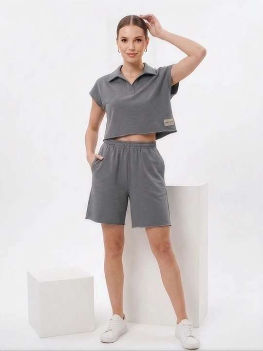 Ayollar yozgi oversize kostyumi — krop polo va bermuda shorti, 100% paxta - 