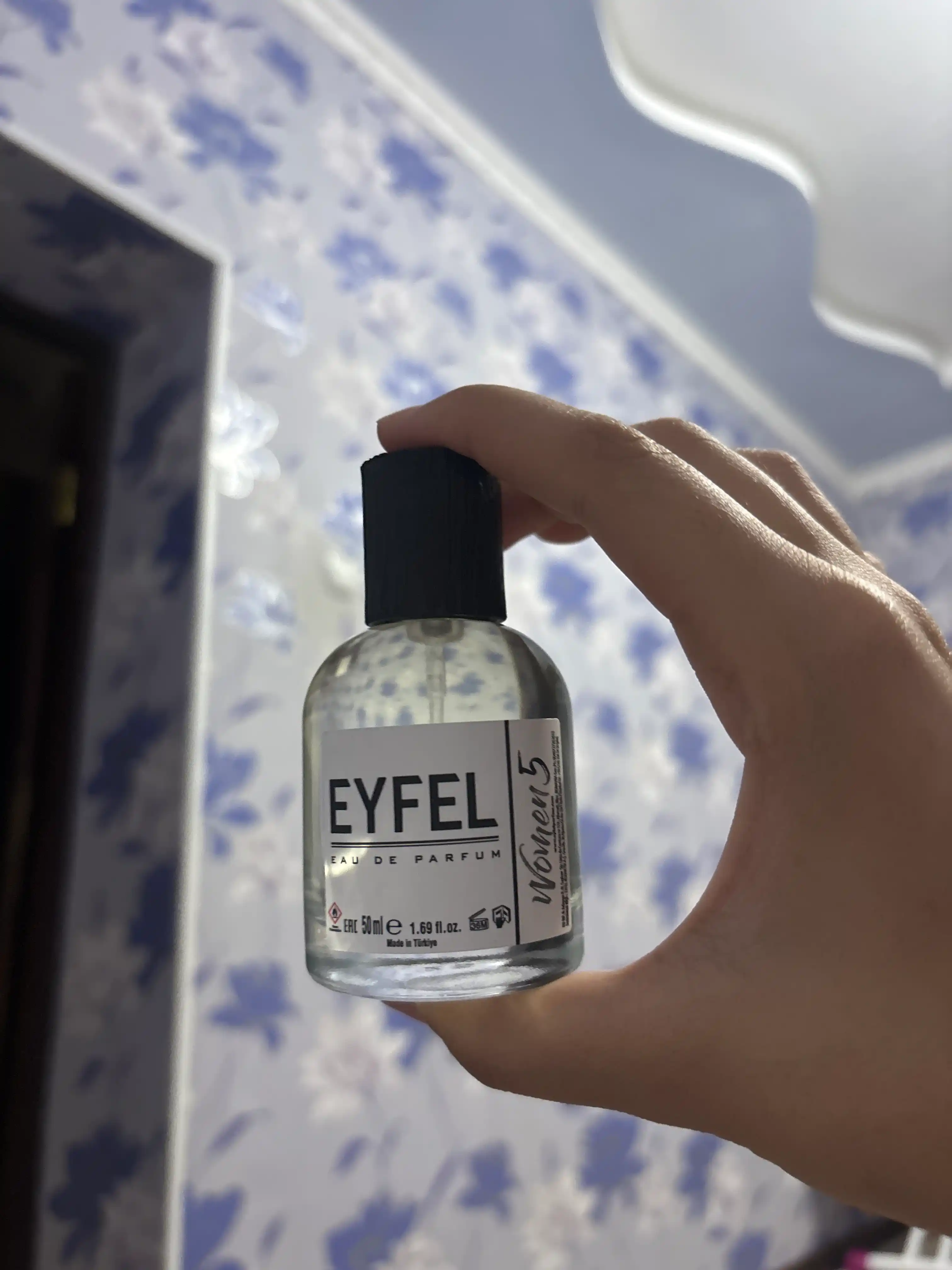 Ayollar uchun parfyumlangan suv "Eyfel"