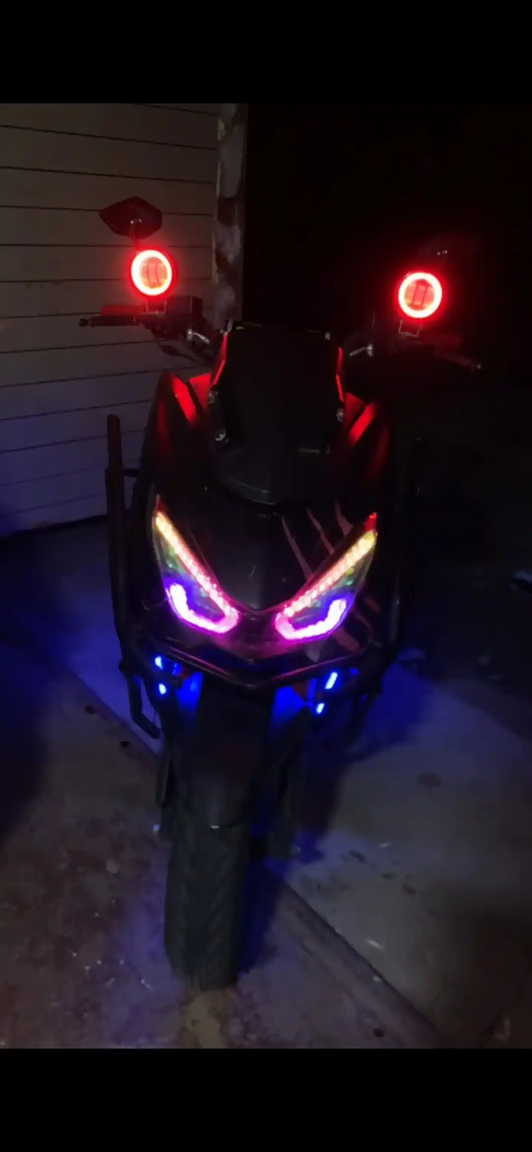 Avtomobil faralari uchun svetadiotli LED lenta, RGB, boshqaruv pulti bilan, 60 sm