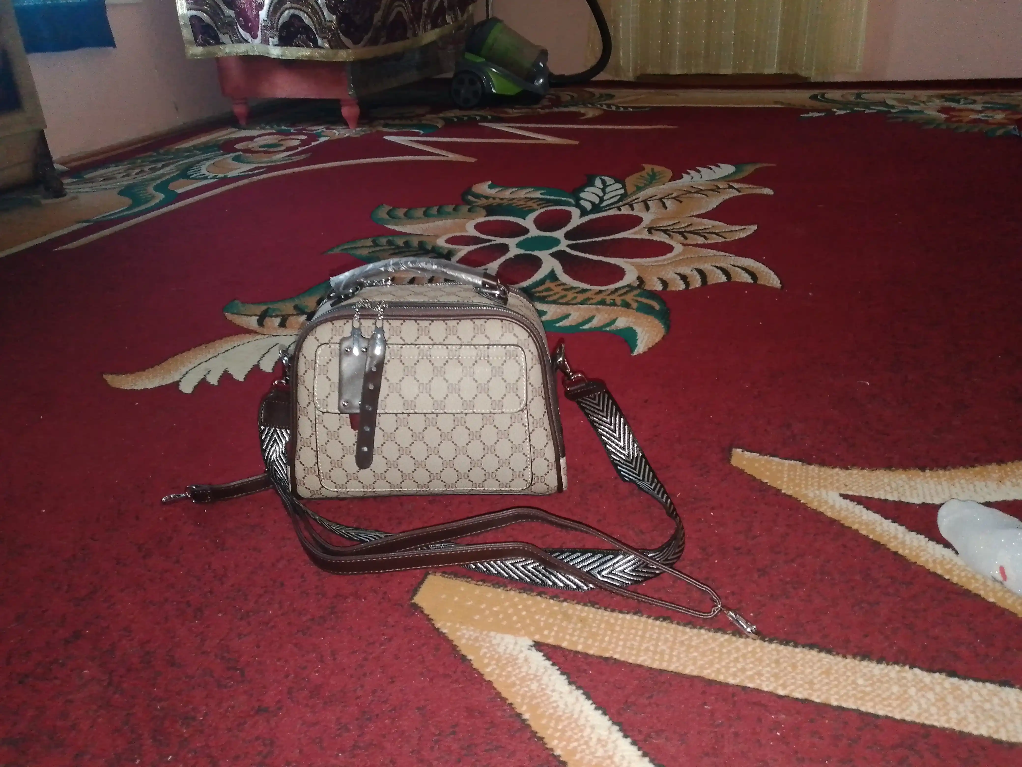 Ayollar sumkasi, yelka orqali taqiladigan, eko charmdan