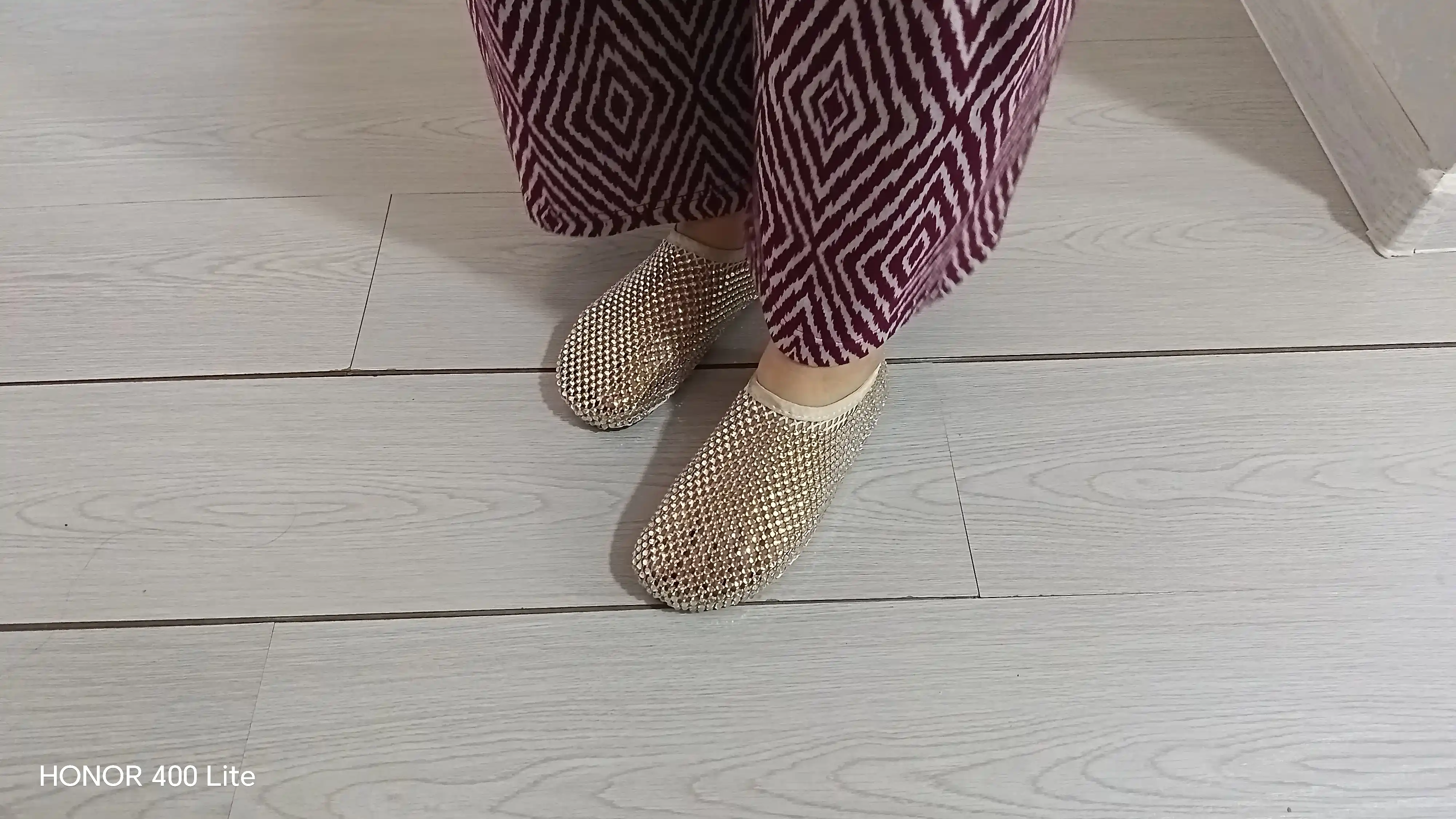 To'rli ayollar poyabzallar, yozgi setkali sliponlar toshli ayollar sliponi, qizla mokasini