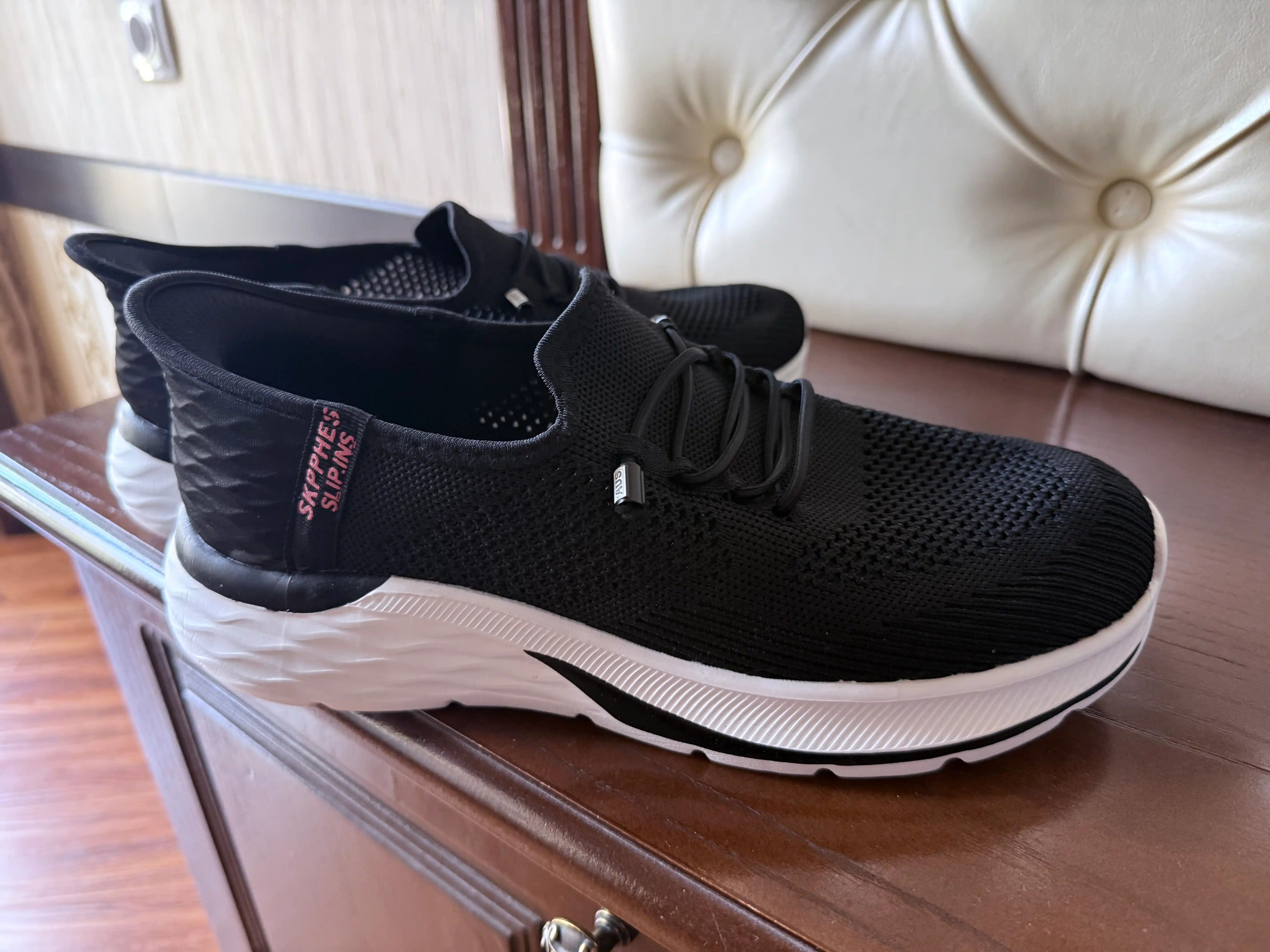 Erkaklar uchun bahor yoz mavsumi kundalik siliponlar qulay yengil, skecherslar