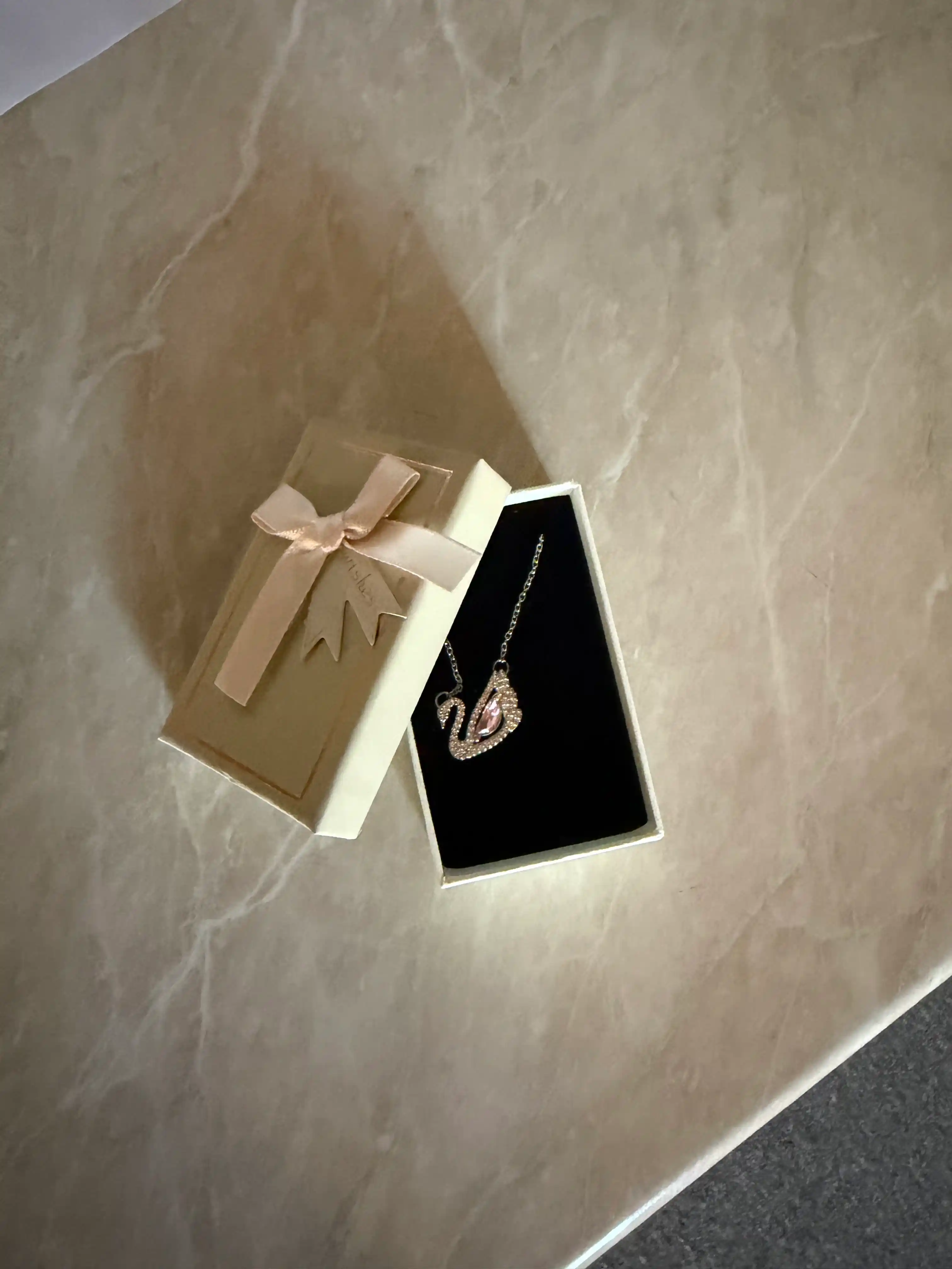 Ayollar uchun zanjir, ayollar aksessuarlari, bijuteriyalar, oqqush shaklida SWAROVSKI