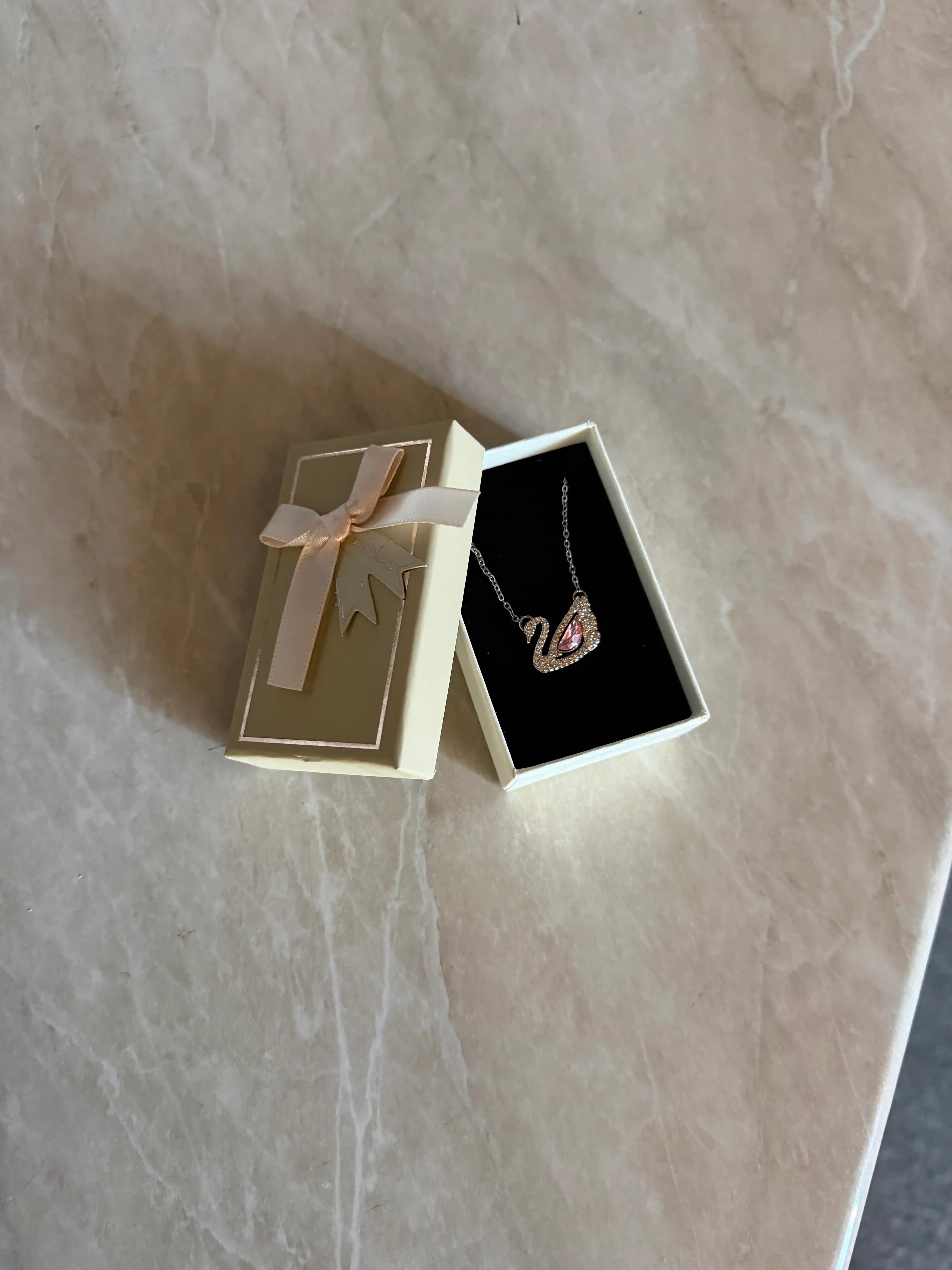 Ayollar uchun zanjir, ayollar aksessuarlari, bijuteriyalar, oqqush shaklida SWAROVSKI