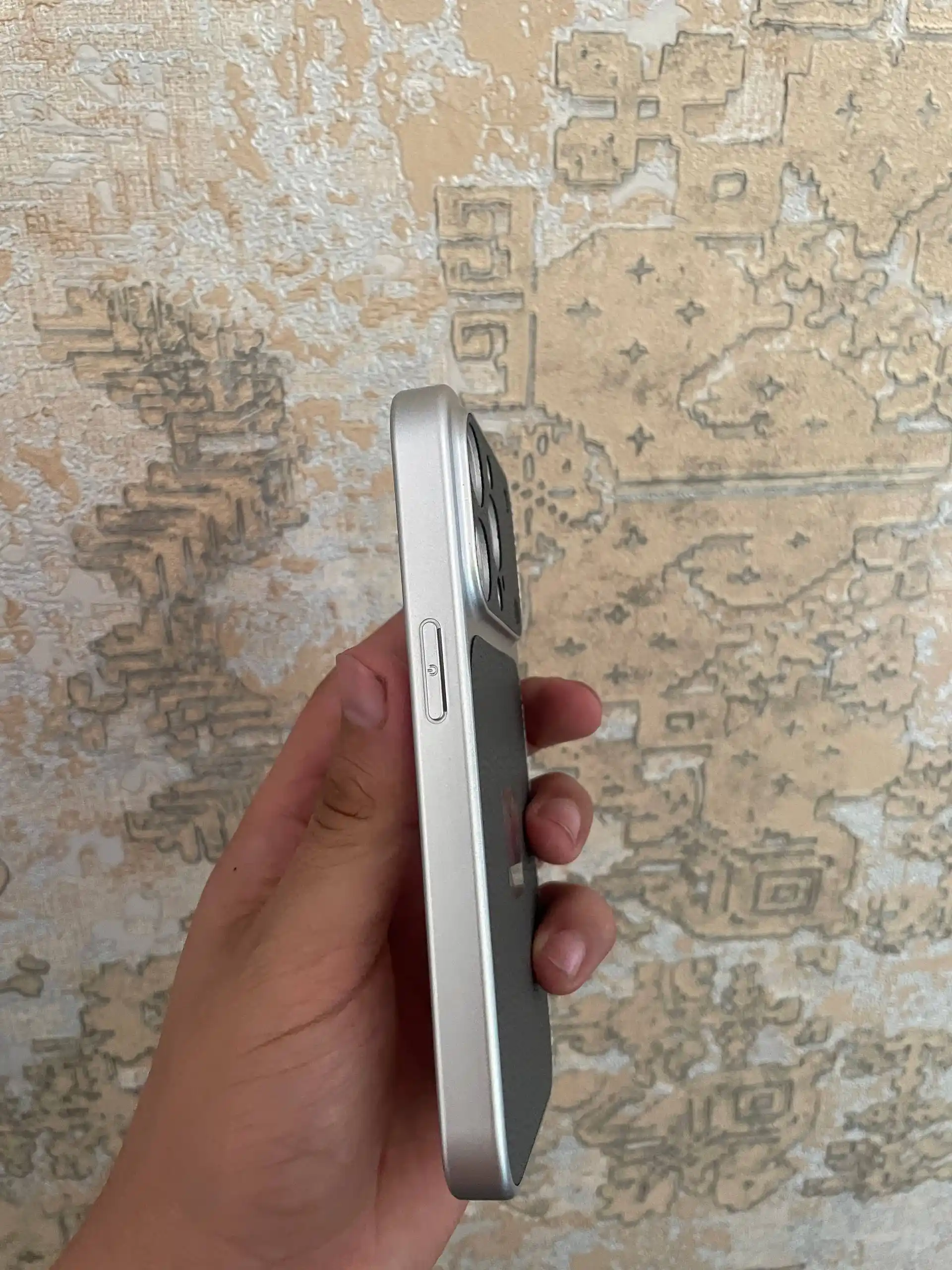 IPhone 17 Pro uslubida chexol iPhone Pro va Pro Max uchun