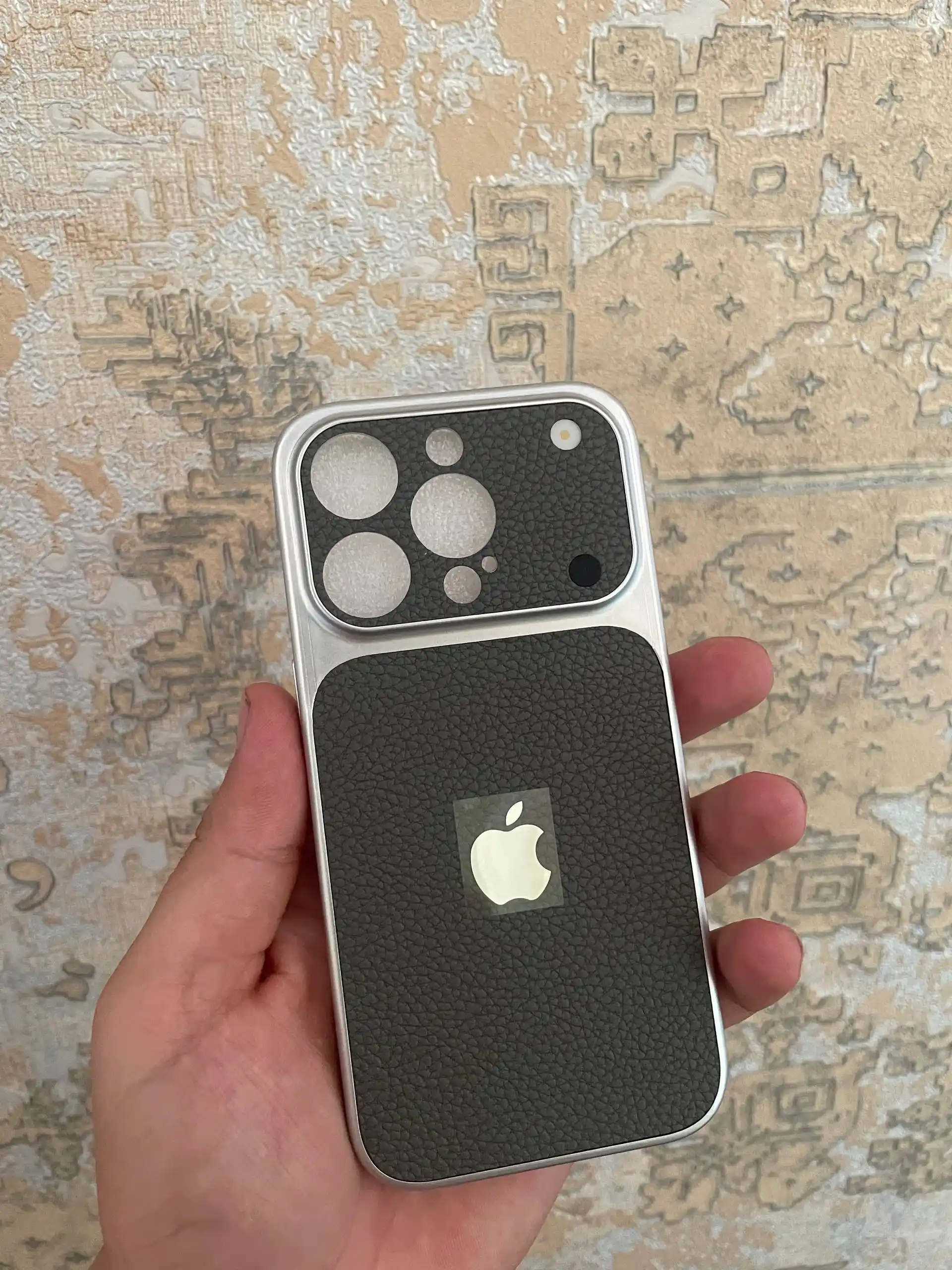 IPhone 17 Pro uslubida chexol iPhone Pro va Pro Max uchun