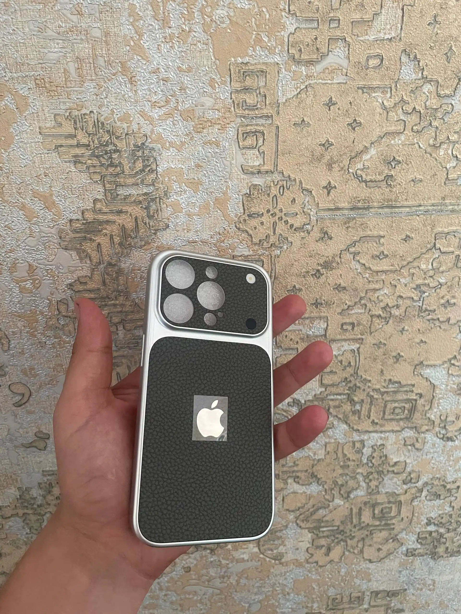 IPhone 17 Pro uslubida chexol iPhone Pro va Pro Max uchun