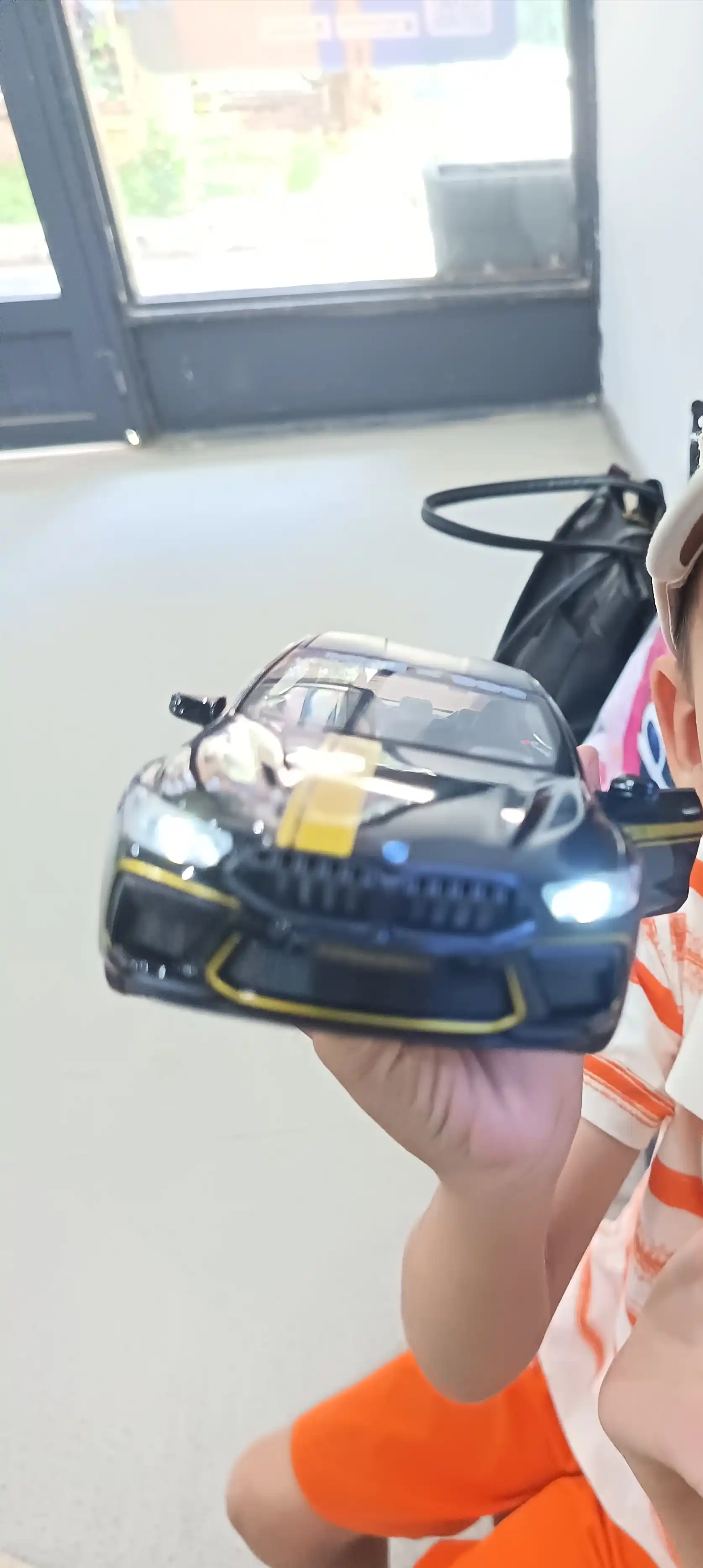 Kolleksion model BMW M8, 1:24, 21 sm