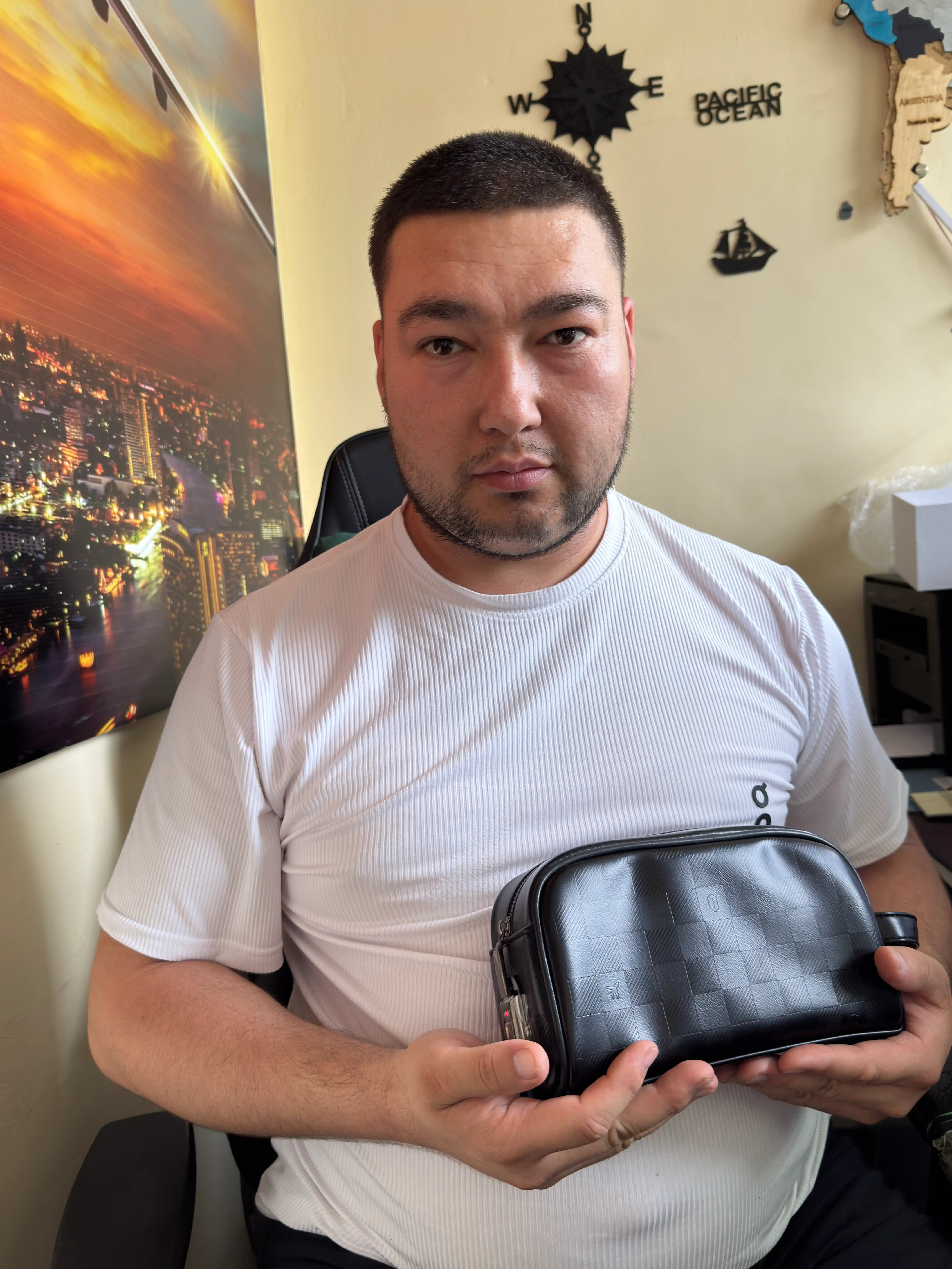 WiWU Phantom Fingerprint Lock Pouch — барсетка премиум-класса с замком по отпечатку пальца