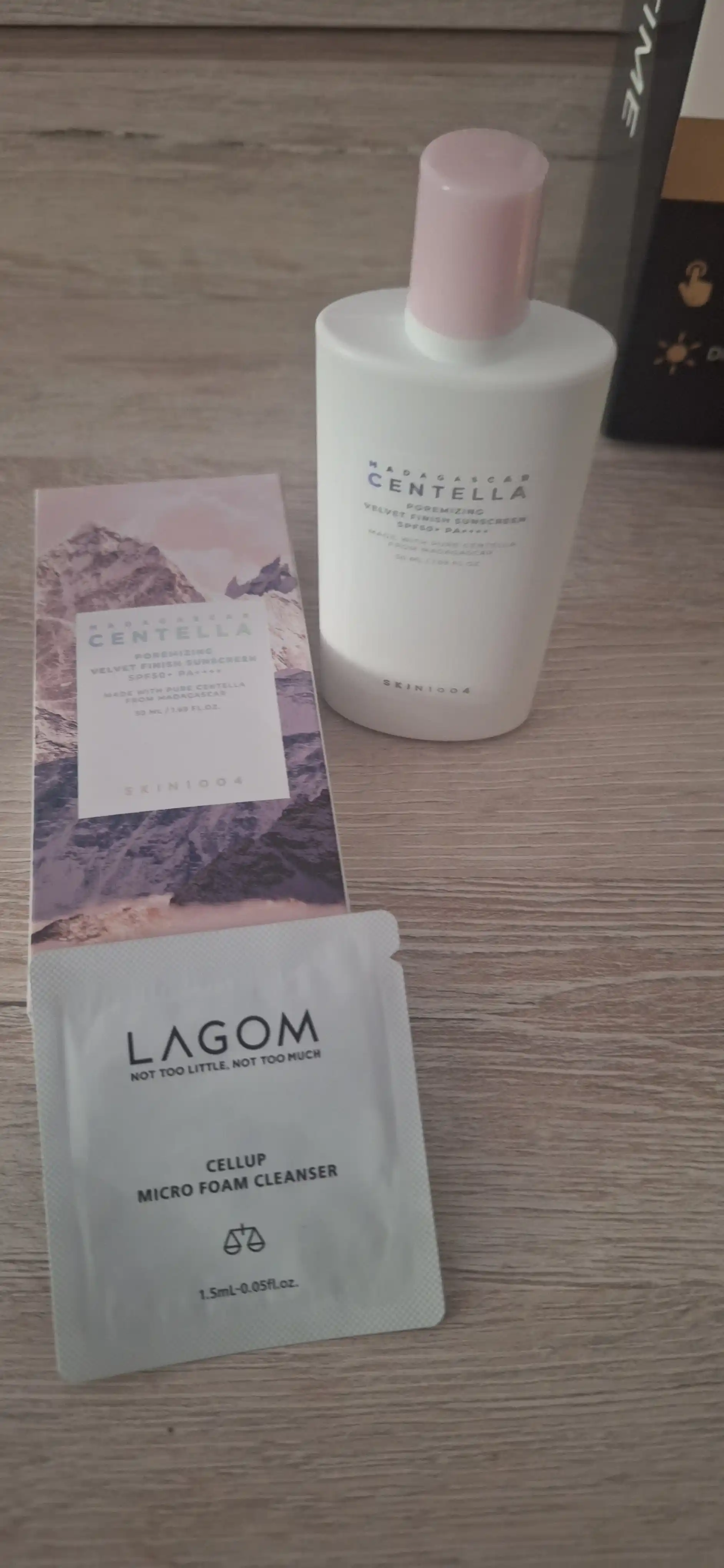 SKIN1004 Centella Velvet rang beruvchi quyoshdan himoya qiluvchi krem, mat qoplamali SPF50