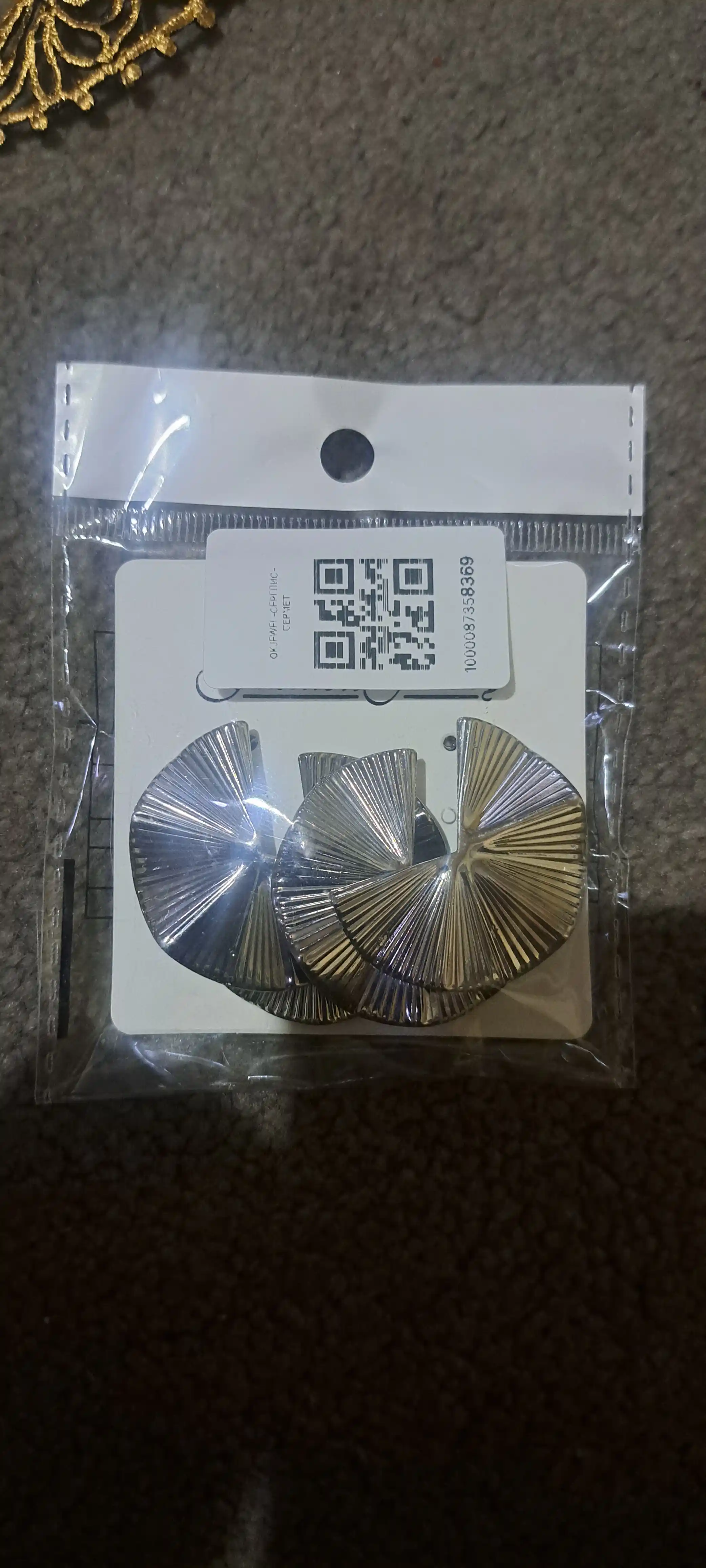 Ayollar ziragi, gullar, marvarid qadalgan, katta, bayramona