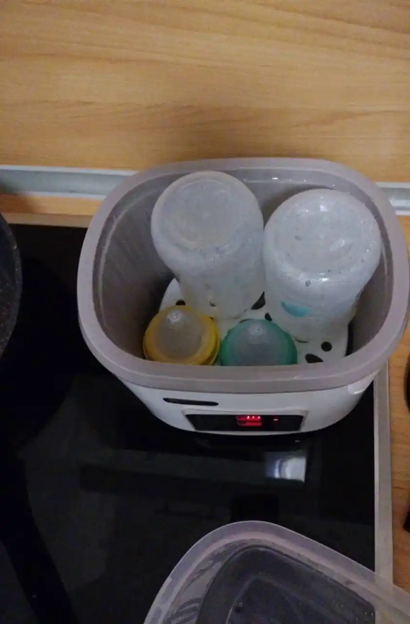 Isitkich va sterilizator chaqaloq idishlari uchun, 8 tasi 1 da, masofadan boshqaruv bilan