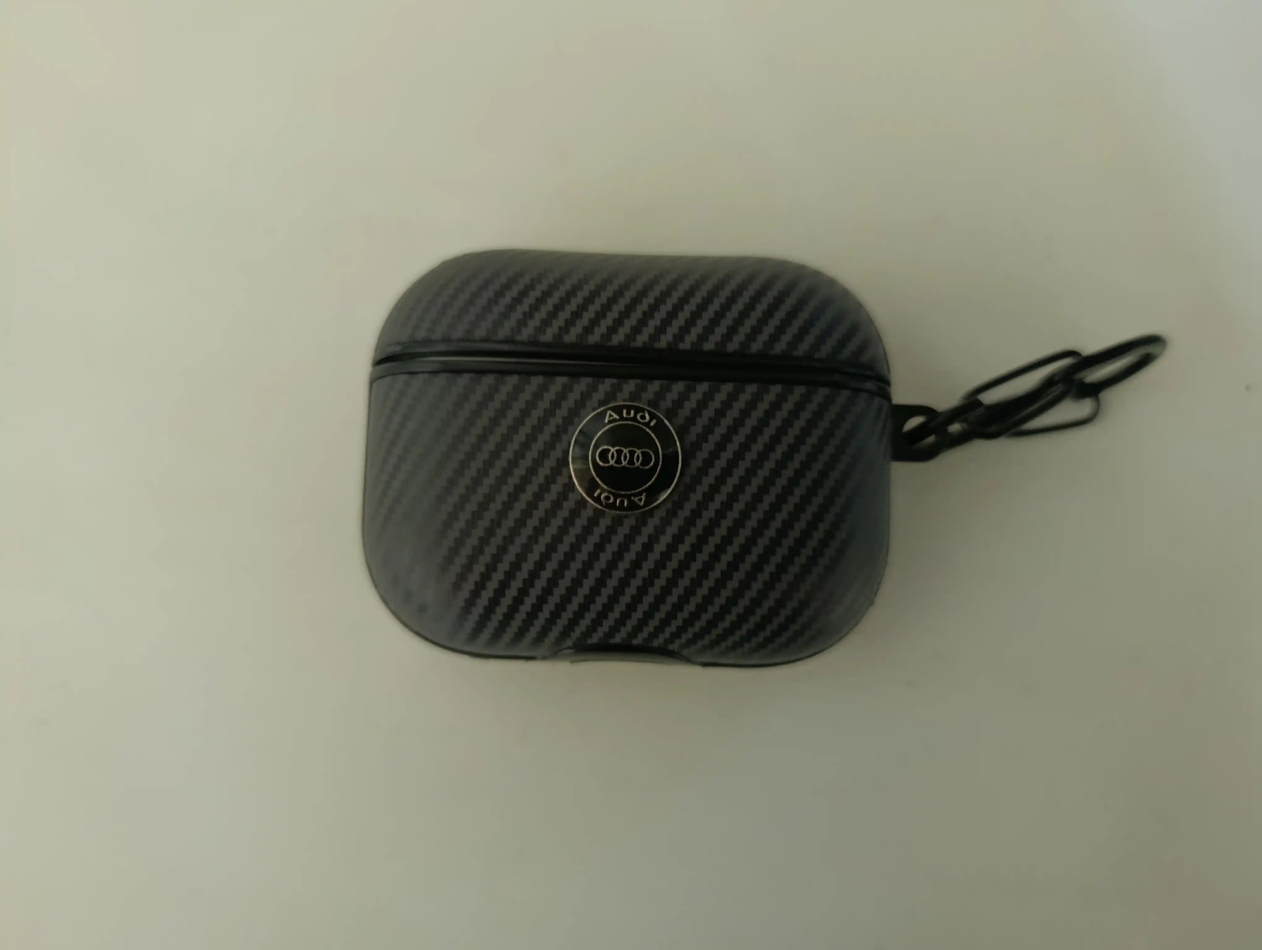 Карбоновые и кожаные чехлы для AirPods — премиальная защита и стиль