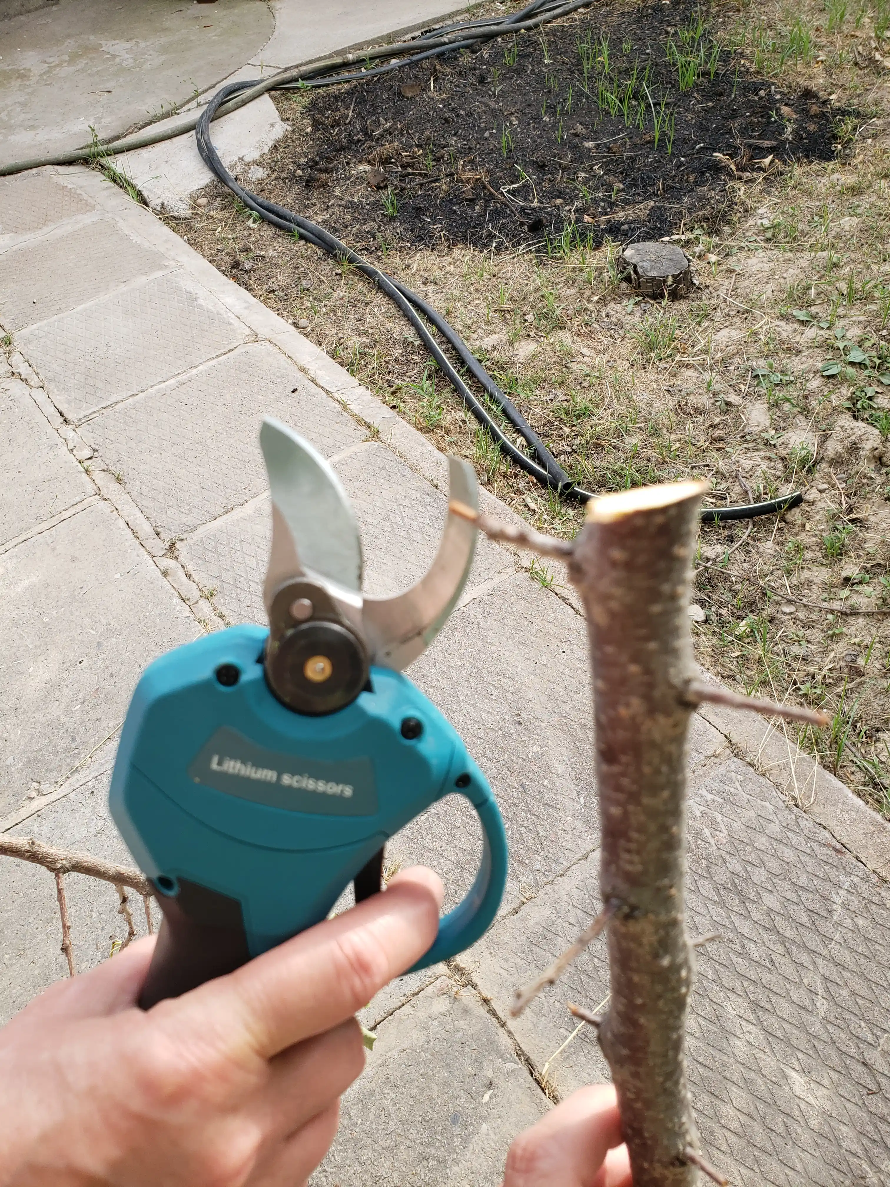 98v akkumulyatorli sekator va mini zanjirli arra to‘plami, 2 ta batareya va keys bilan