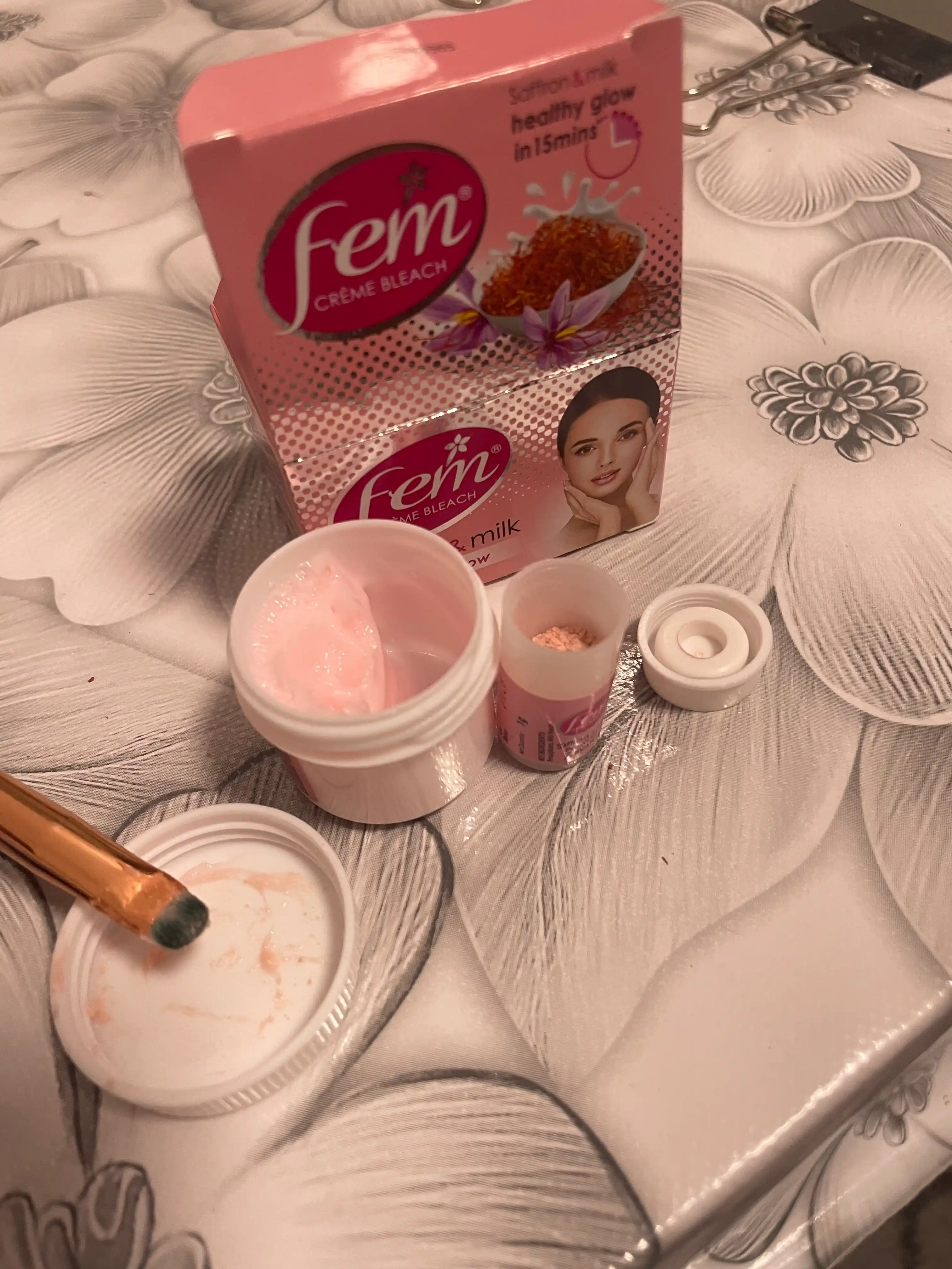 Fem creme bleach, осветление бровей и волосков крем, шафран, молоко, 40 г, 8г
