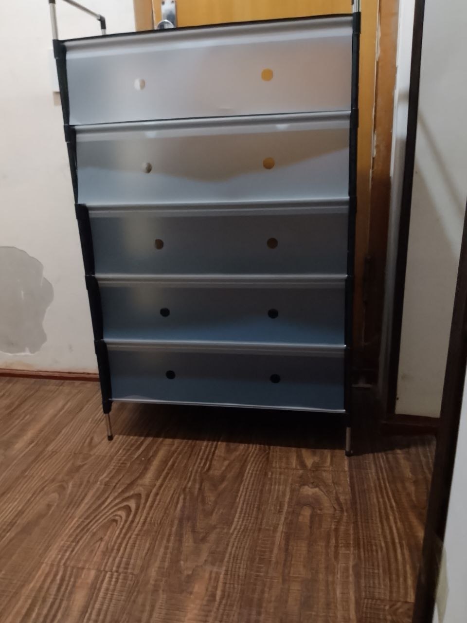 Ko'p funktsiyali 3 tasi 1 da kitob javoni: ilgich, tortma va poyabzal uchun tokcha