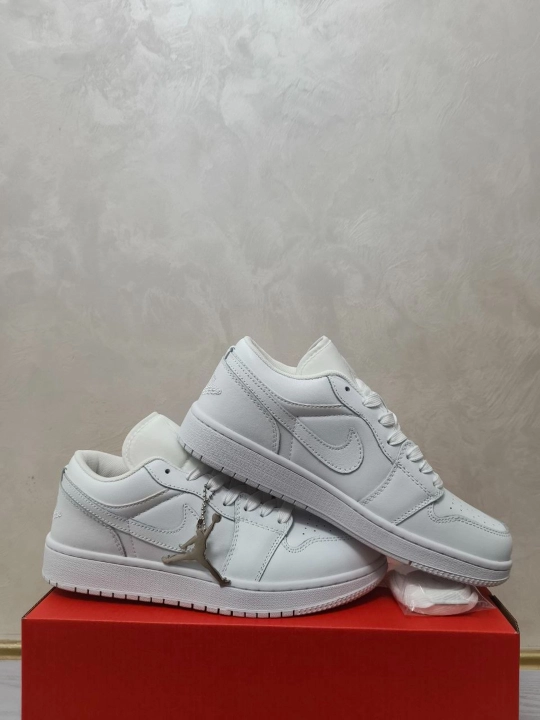 JORDAN 1 LOW