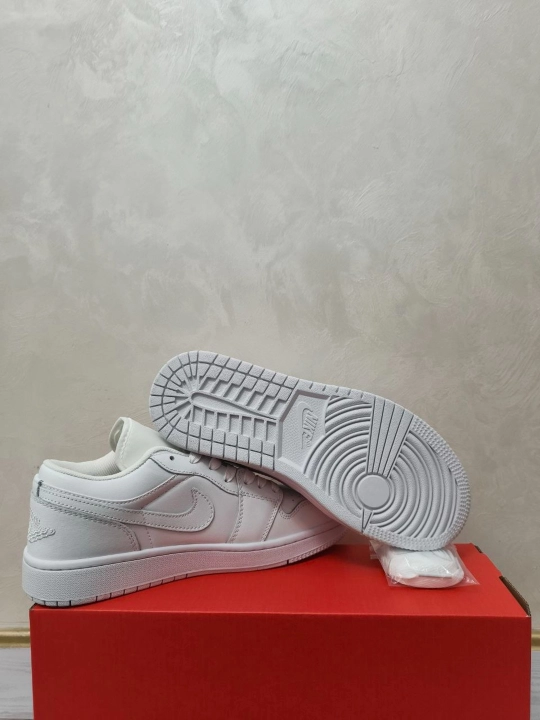 JORDAN 1 LOW